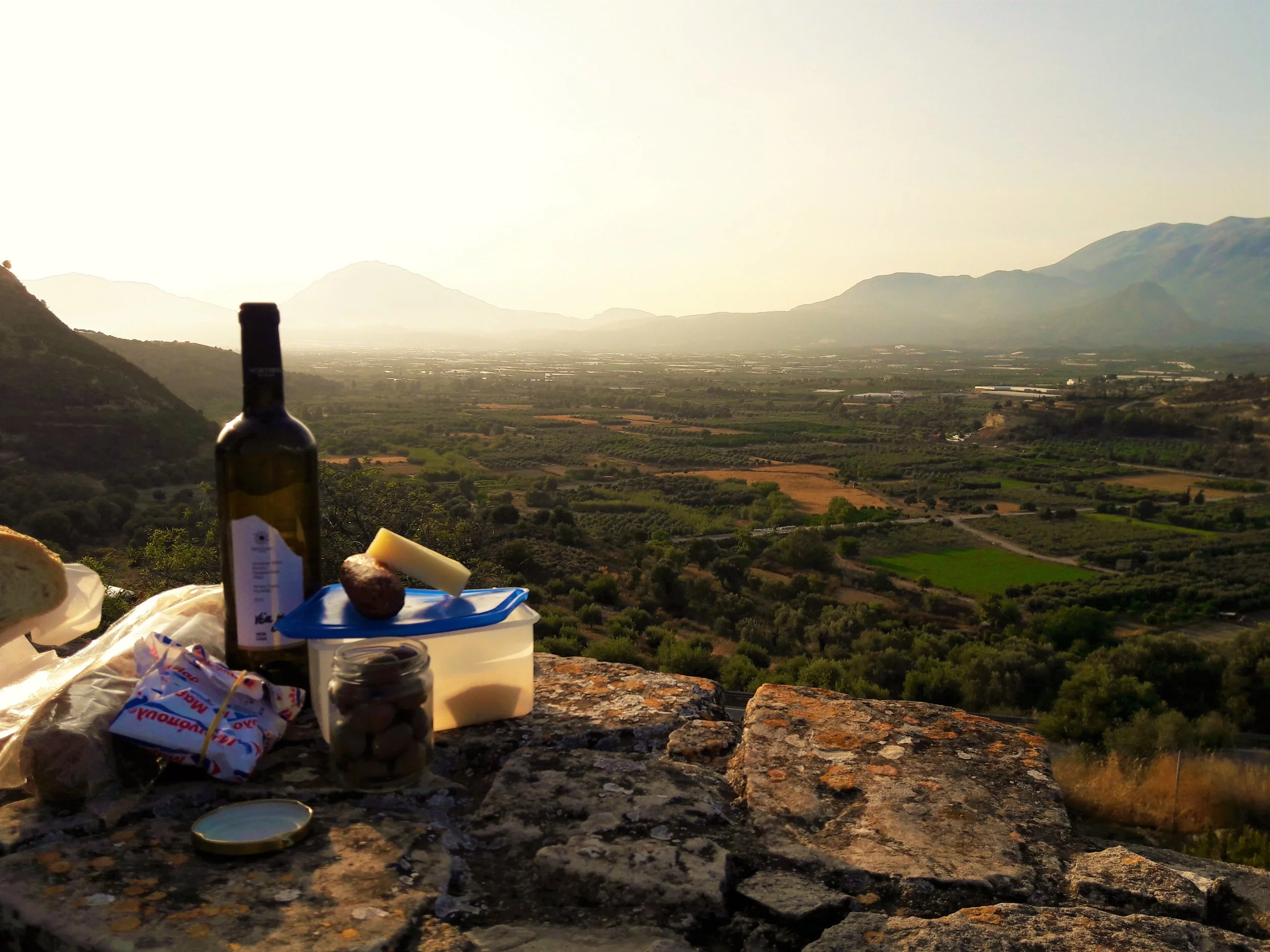 A picnic saves you a lot of money to save on your Europe budget trip.