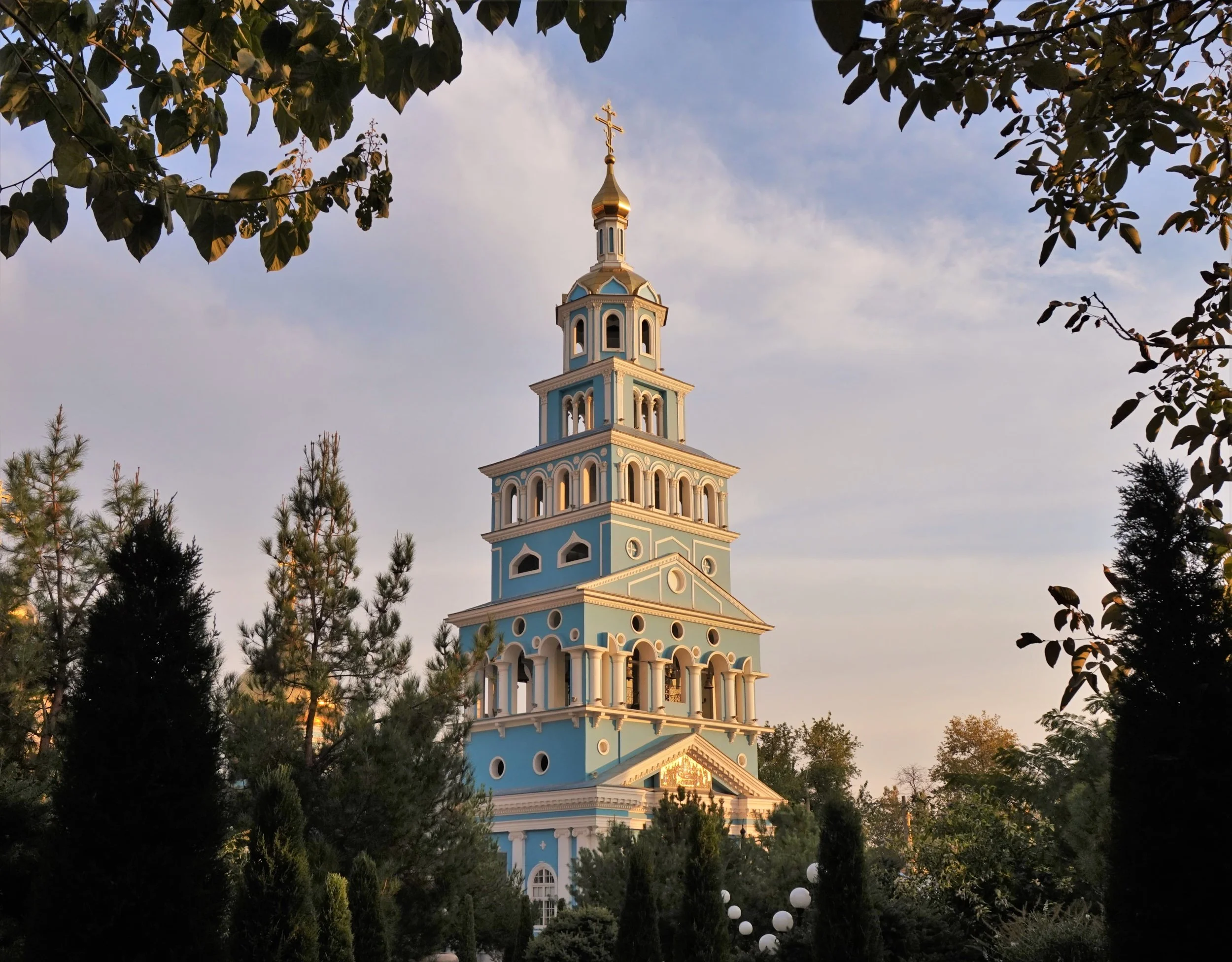 The orthodox church in Tashkent is an impressive building and one of the best things to see in Tashkent, Uzbekistan!