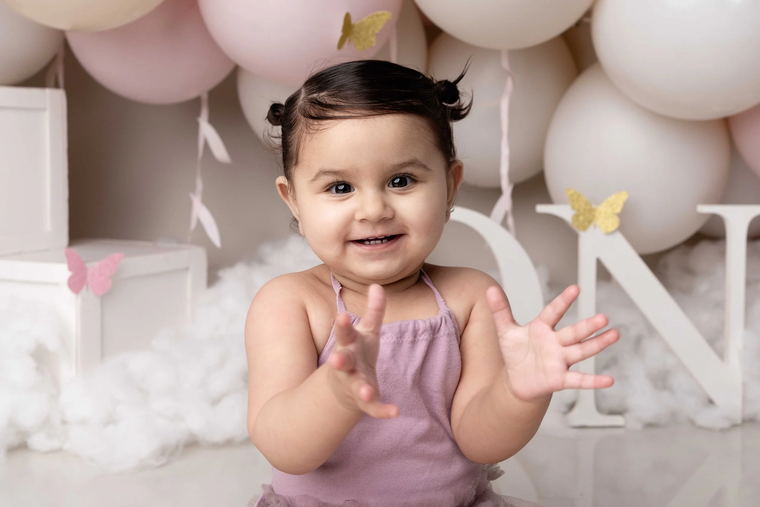 Professional cake smash photoshoot for a first birthday in Willenhall