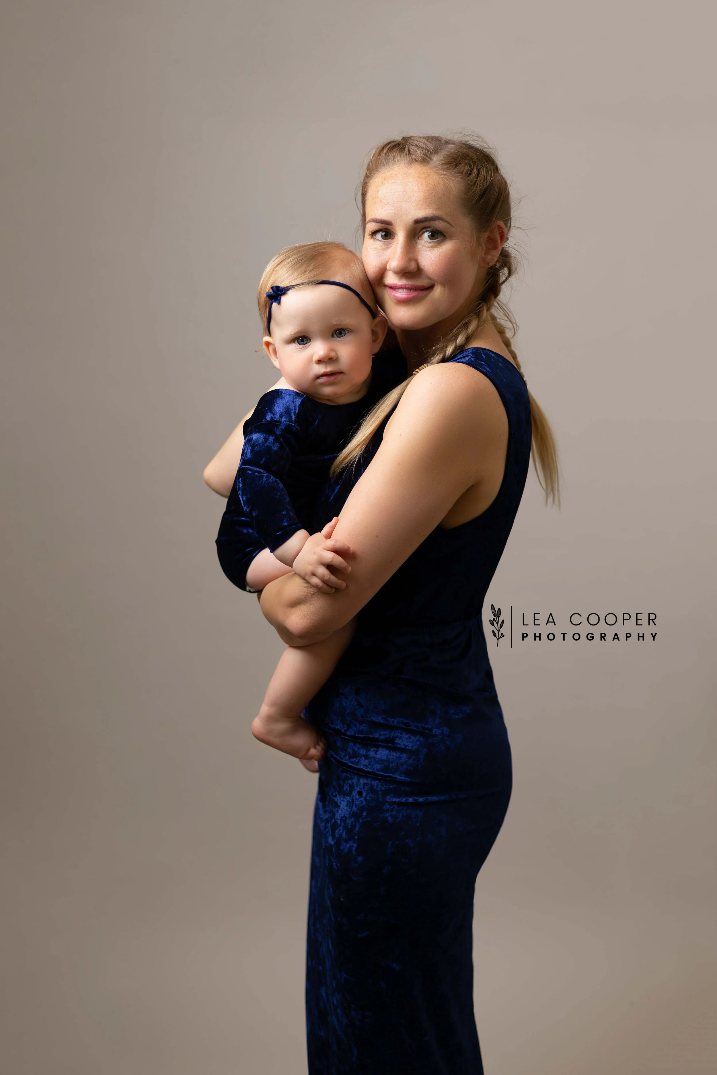 LEA-COOPER-PHOTOGRAPHY-CAKE-SMASH-PHOTOS-BIRTHDAY-PICTURES-WILLENHALL-WEST-MIDLANDS-SPLASH-CHILD-PHOTOGRAPHY-PORTRAIT-WEST-MIDLANDS-WOLVERHAMPTON-5.jpg