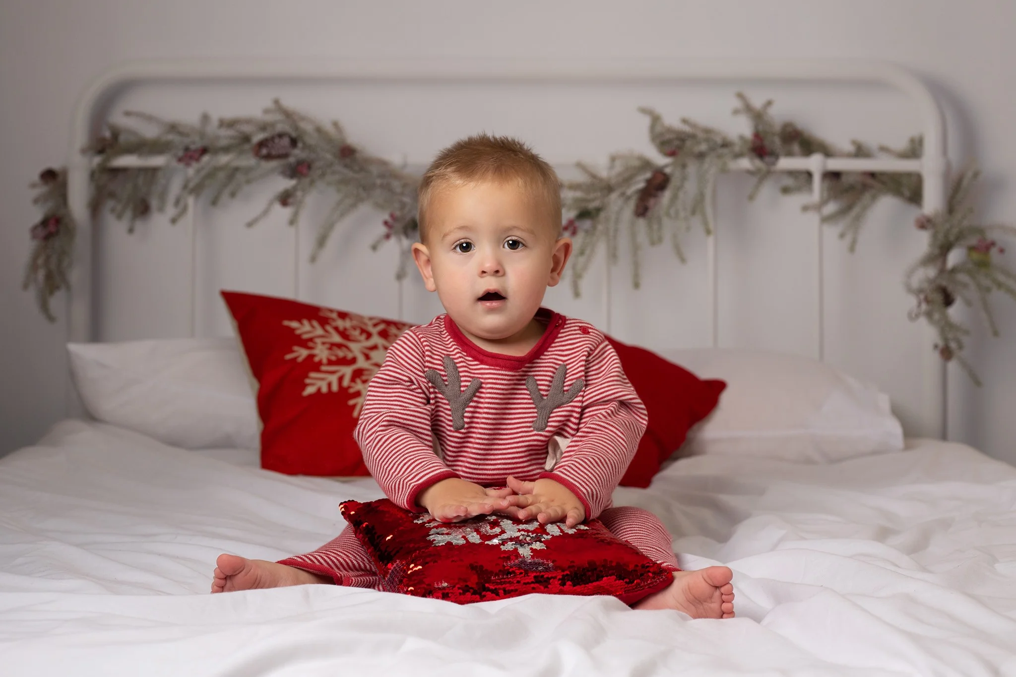 CHRISTMAS-MINI-XMAS-SESSION-CHRISTMAS-PHOTOSHOOT-CHRISTMAS-BED-WHITE-SET-WILLENHALL-WOLVERHAMPTON-WEST-MIDLANDS-6.jpg
