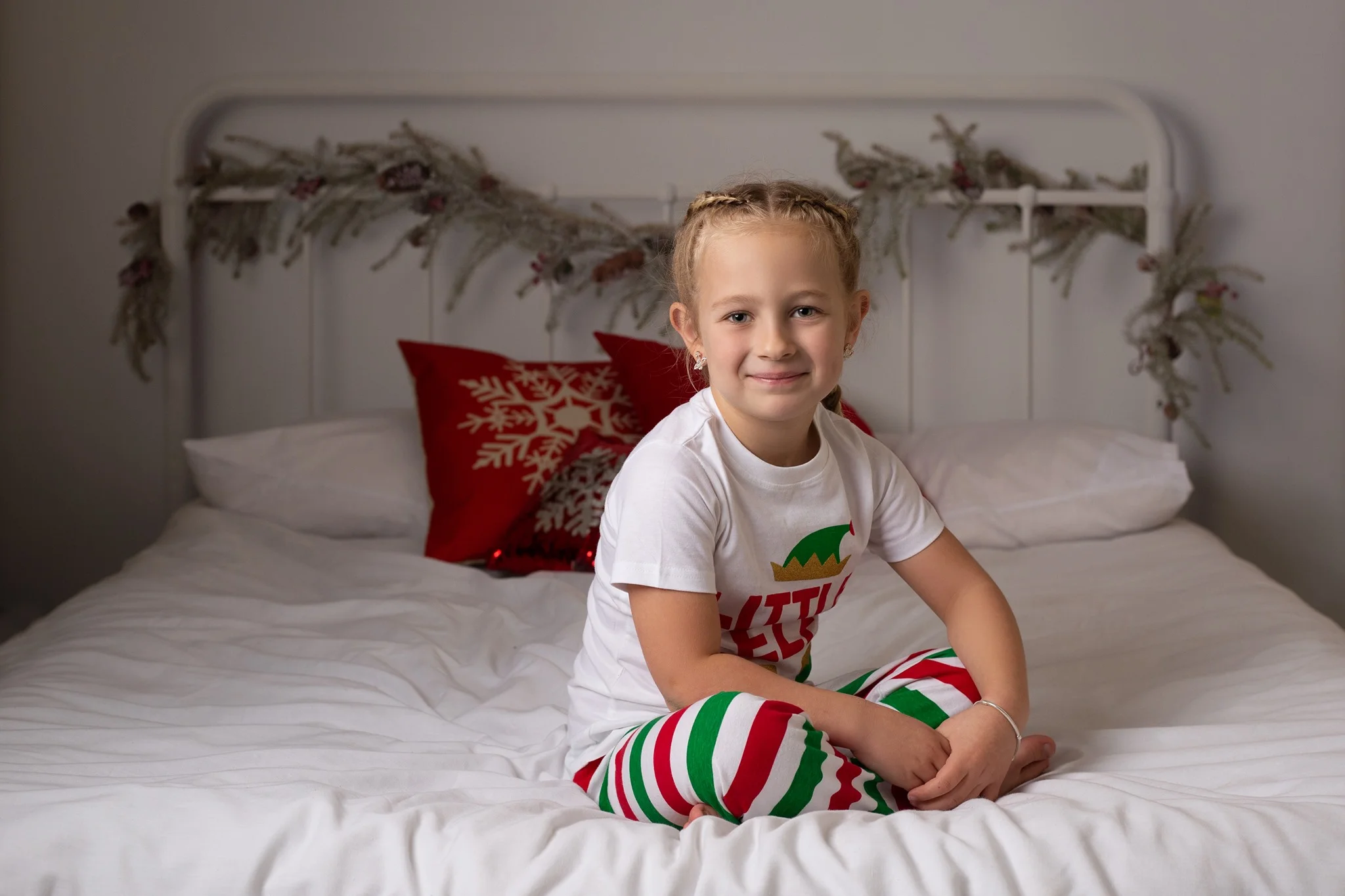 CHRISTMAS-MINI-XMAS-SESSION-CHRISTMAS-PHOTOSHOOT-CHRISTMAS-BED-WHITE-SET-WILLENHALL-WOLVERHAMPTON-WEST-MIDLANDS-1.jpg