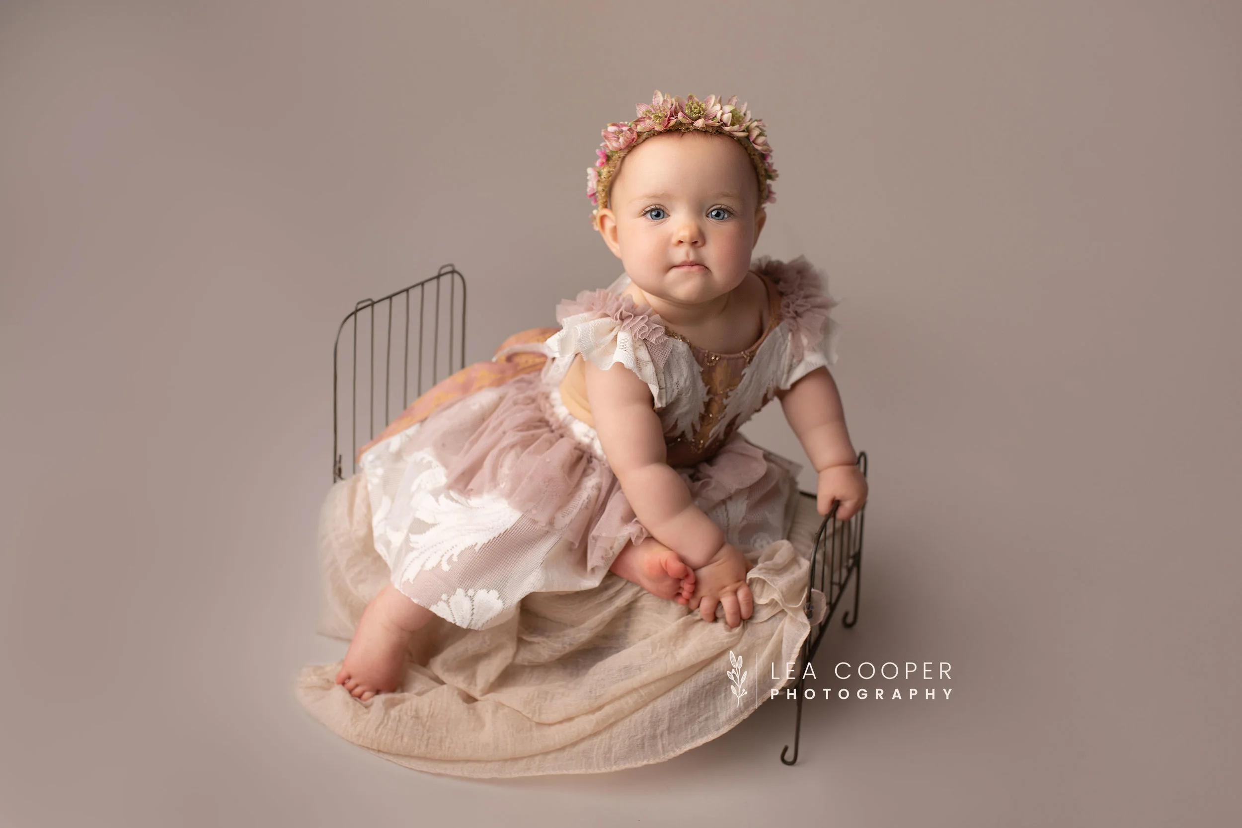 Lea-cooper-photography-childrens-photographer-portrait-sitter-session-milestone-photography-session-6-months-session-photos-willenhall-wolverahmpton-birmingham-west-midlands-uk-2.jpg