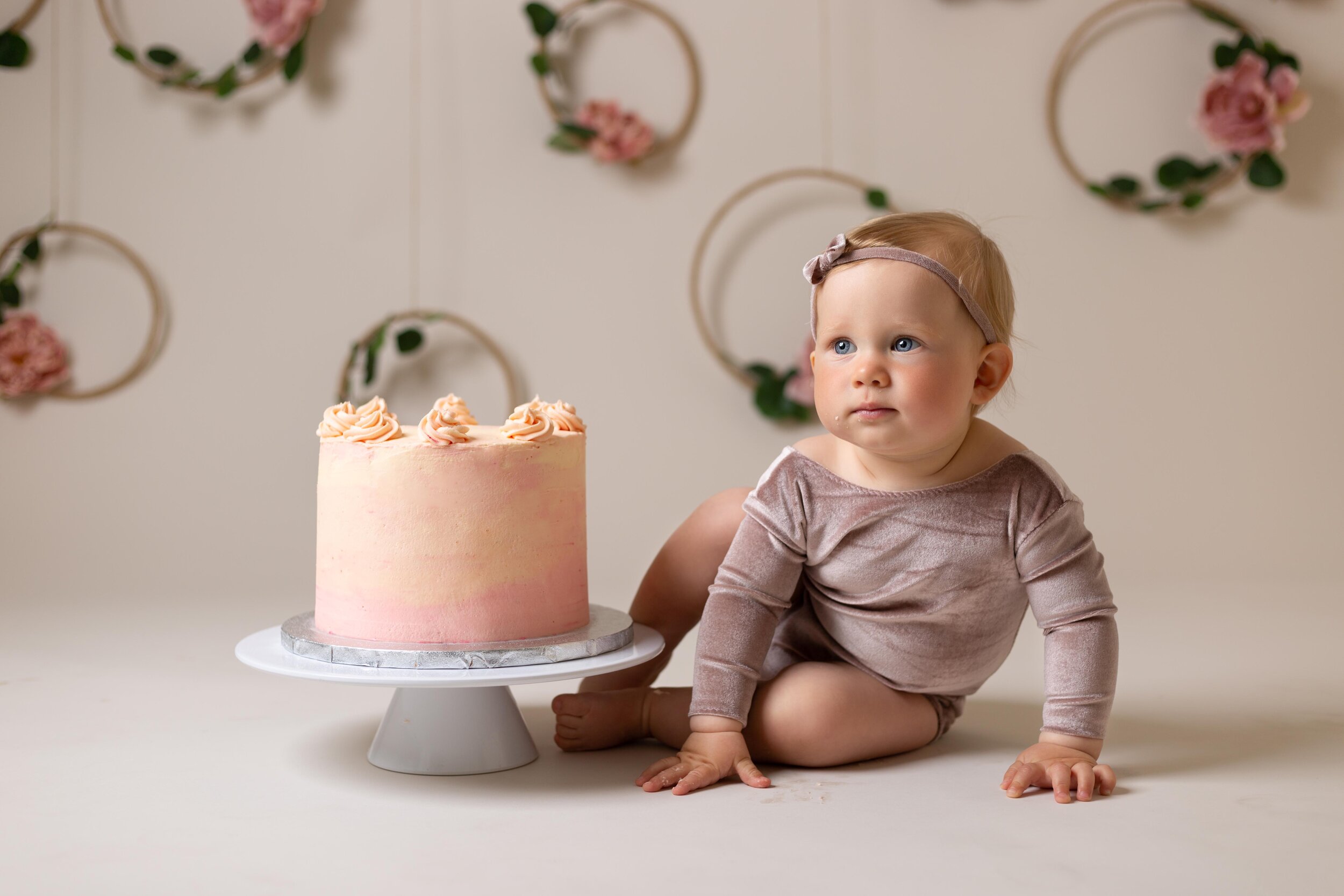 CAKE-SMASH-PHOTOGRAPHY-GIRLS-FIRST-BIRTHDAY.jpg