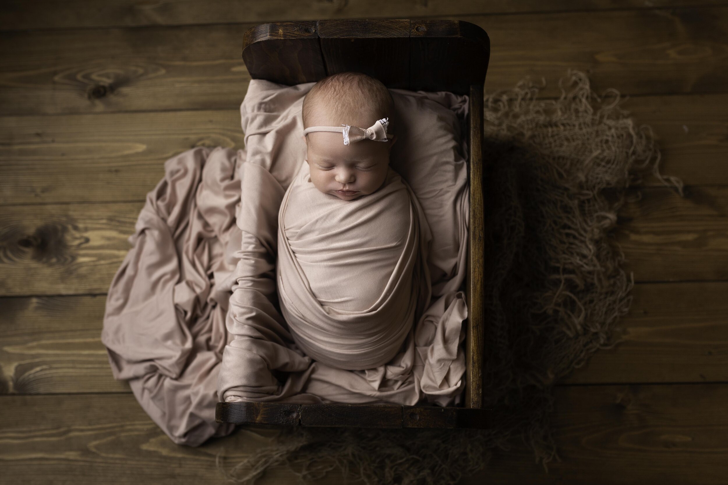 LEA-COOPER-PHOTOGRAPHY-NEWBORN-PHOTOSHOOT-BABY-PHOTOGRAPHY-WILLENHALL-WOLVERHAMPTON-NEWBORN-PHOTOGRAPHY-SEDGLEY-1.jpg