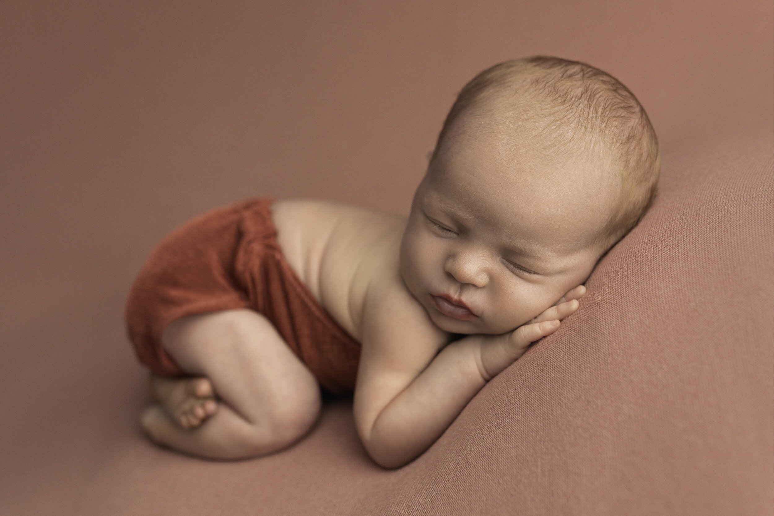 LEA-COOPER-PHOTOGRAPHY-NEWBORN-PHOTOSHOOT-BABY-PHOTOGRAPHY-WILLENHALL-WOLVERHAMPTON-NEWBORN-PHOTOGRAPHY-SEDGLEY-16.jpg