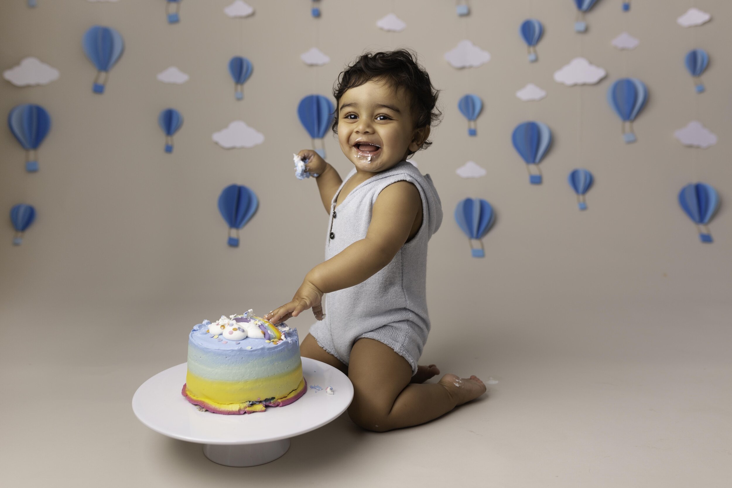 -hot airbaloons-cake-smash-milestone-1st-birthday-lea-cooper-photography.jpg