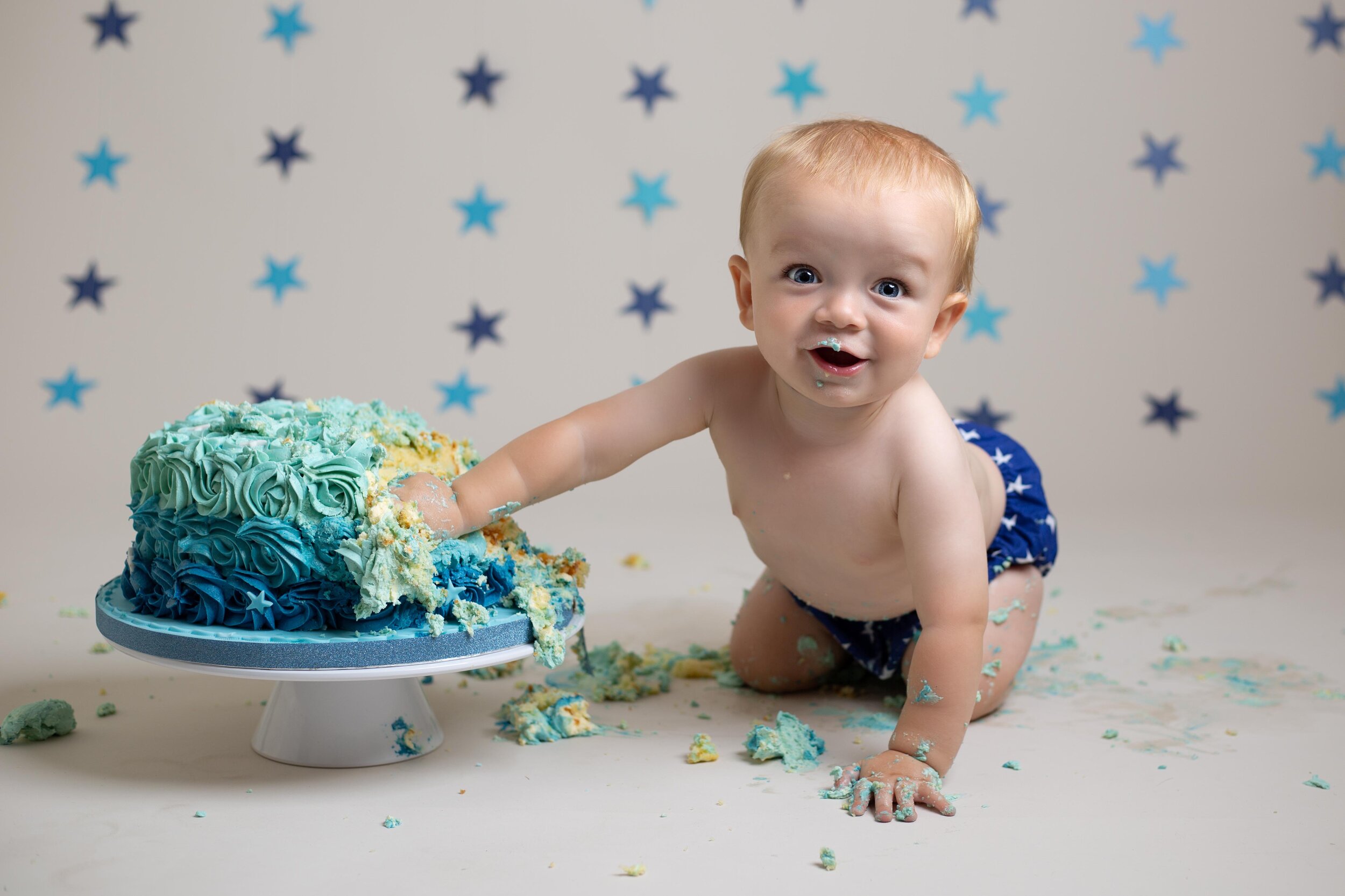 1st-birthday-CAKE-SMASH-PHOTOGRAPHY-LEA-COOPER-PHOTOGRAPHY-WOLVERHAMPTON-WILLENHALL.jpg