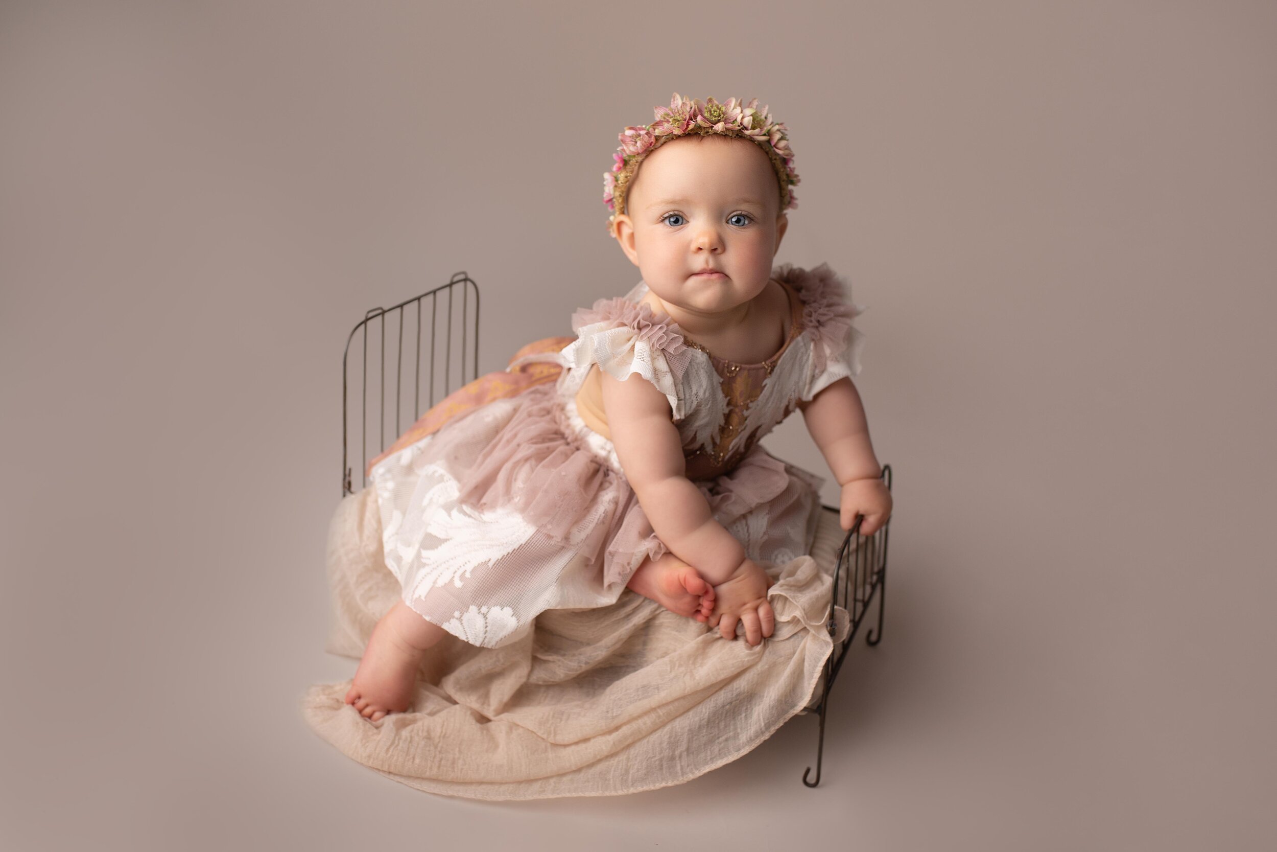 pretty-dress-milestone-session-6-months-old-sitter-photography-lea-cooper-photography.jpg
