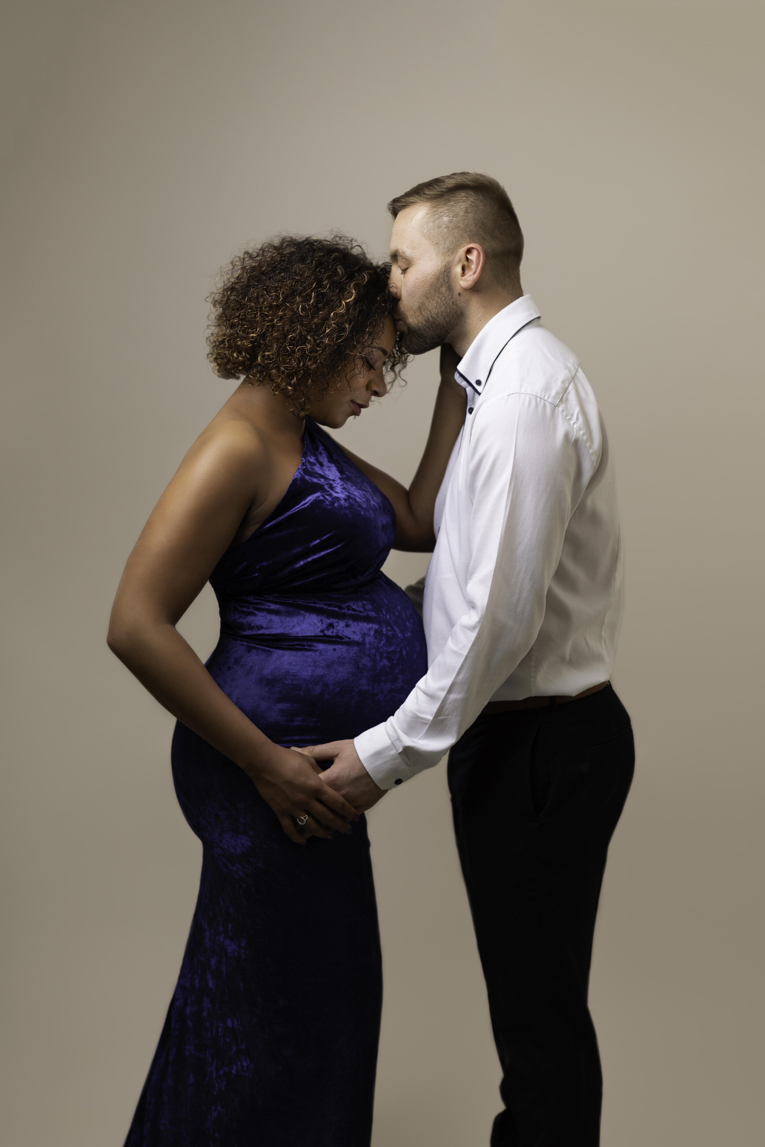 pregnancy-photos-maternity-session-lea-cooper-photography-willenhall-wolverhampton.jpg