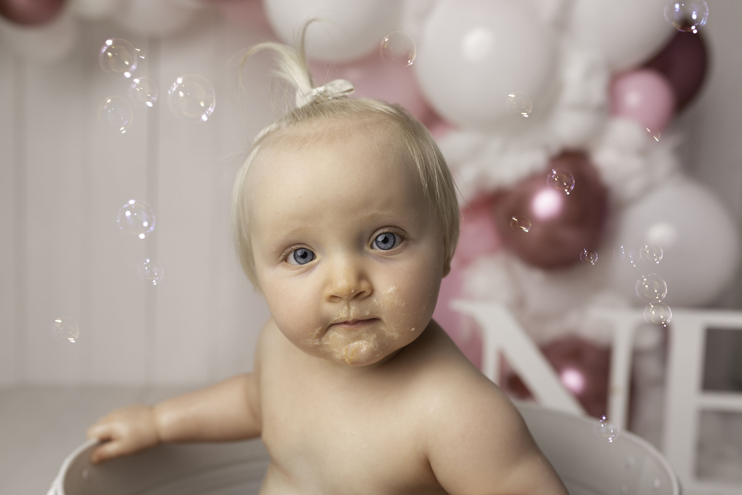 CAKE-SMASH-WILLENHALL-WOLVERHAMPTON CAKE SMASH -PHOTOGRAPHER-1ST-BIRTHDAY-CHILDRENS PHOTOSHOOT-33.jpg