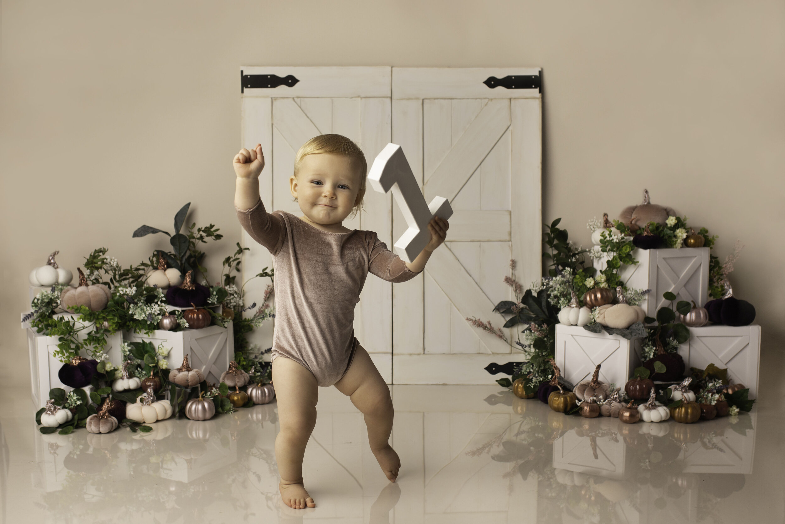 ADDISON-CAKE-SMASH-1ST-BIRTHDAY-PHOTOSHOOT-LEA-COOPER-PHOTOGRAPHY-WILLENHALL-WOLVERHAMPTON-CHILD-PHOTOGRAPHER-4.jpg