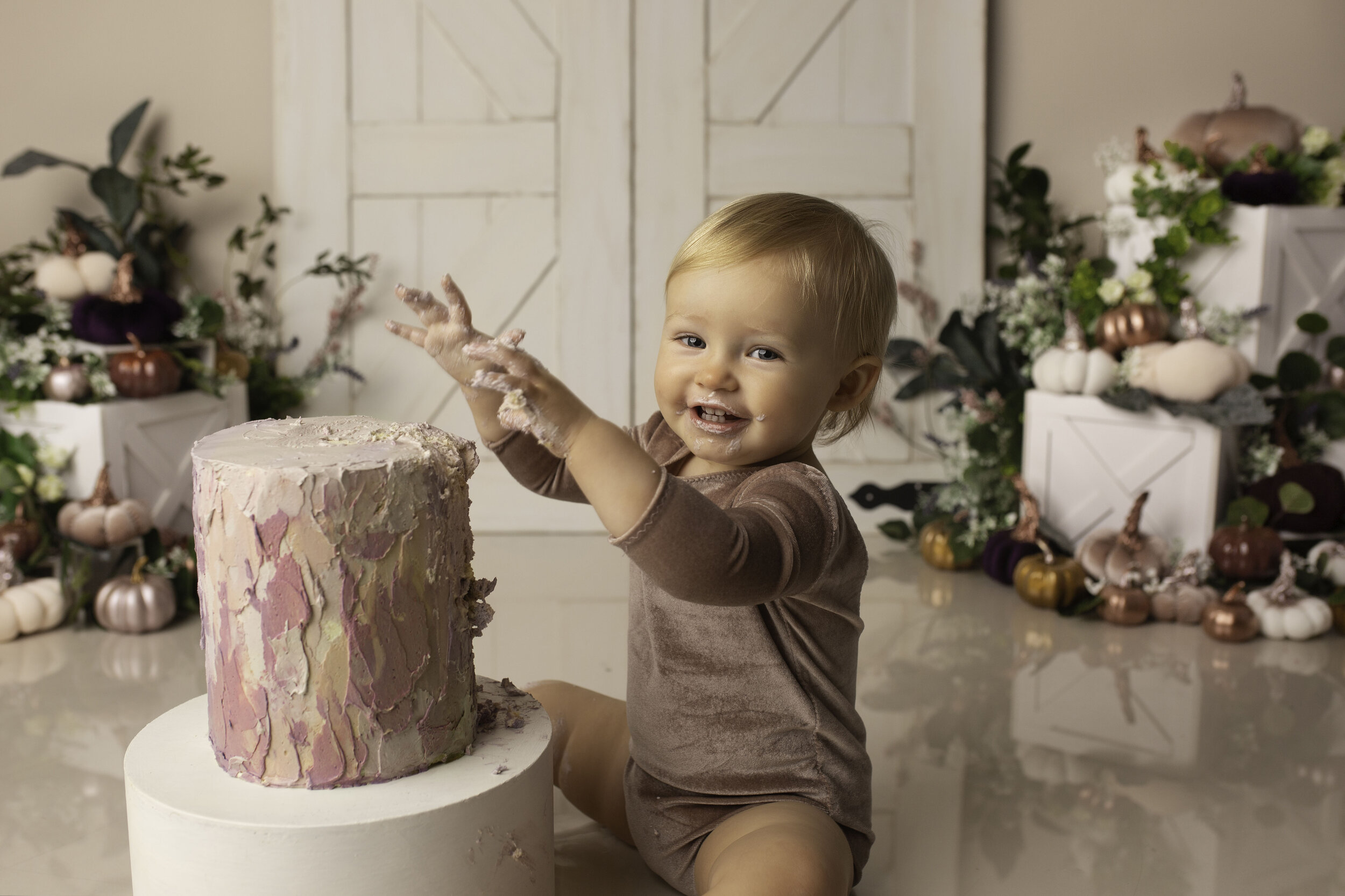 ADDISON-CAKE-SMASH-1ST-BIRTHDAY-PHOTOSHOOT-LEA-COOPER-PHOTOGRAPHY-WILLENHALL-WOLVERHAMPTON-CHILD-PHOTOGRAPHER-9.jpg