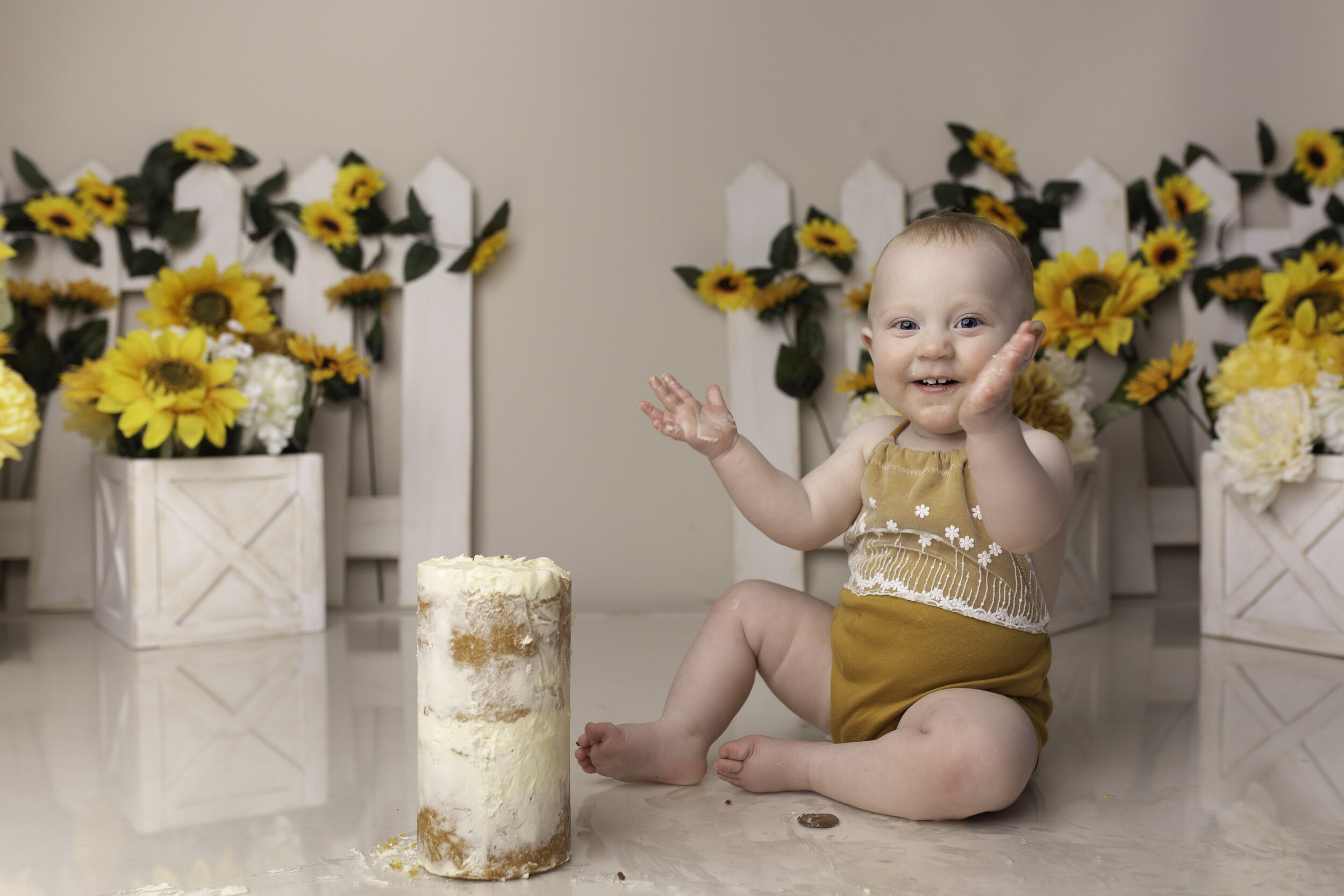 MAYA-CAKE-SMASH-PHOTOSHOOT-BIRTHDAY-PHOTOGRAPHER-PHOTOGRAPHY-LEA-COOPER-PHOTOGRAPHY-WILLENHALL-WOLVERHAMPTON-SUNFLOWERS18.jpg