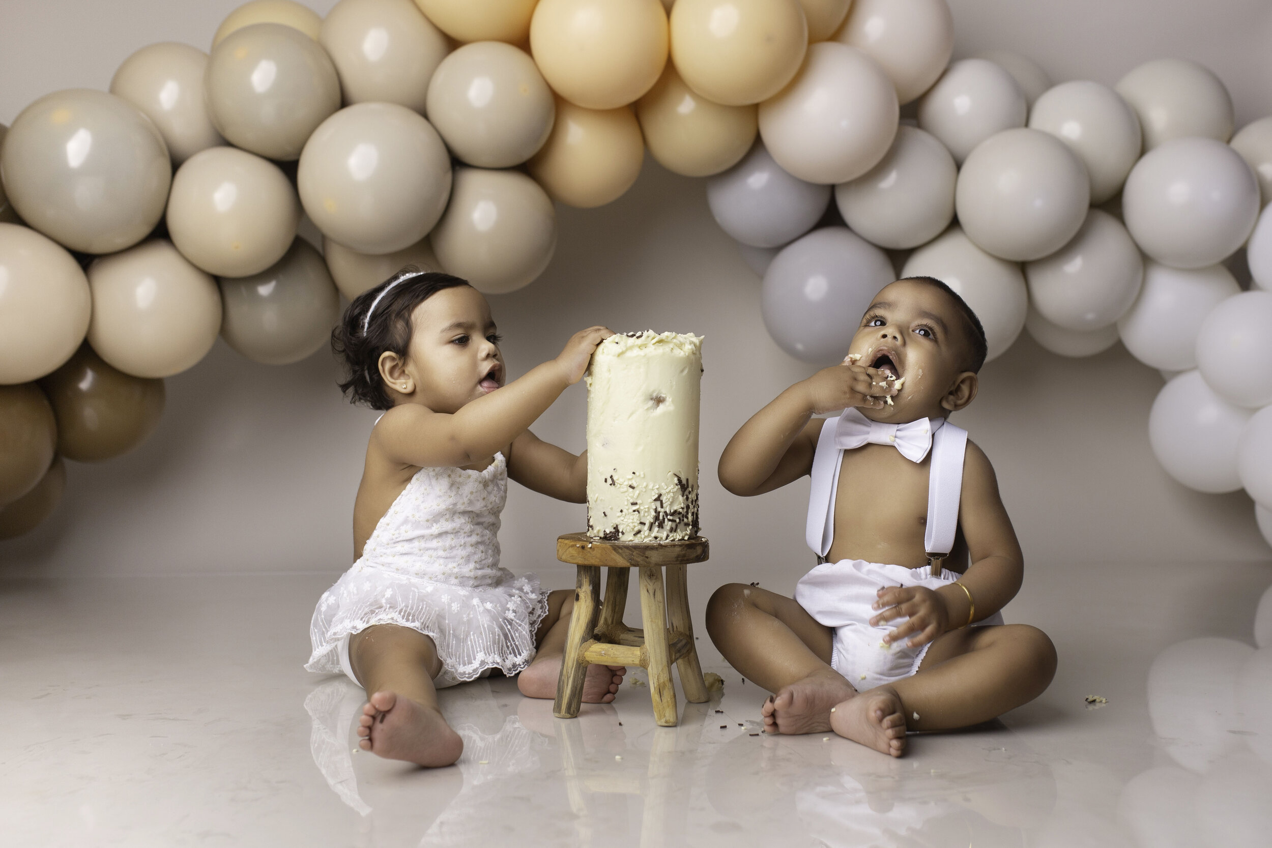 BABY-TWINS-BIRTHDAY-PHOTOSHOOT-CAKE-SMASH-LEA-COOPER-PHOTOGRAPHY-WILLENHALL-WOLVERHAMPTON-26.jpg