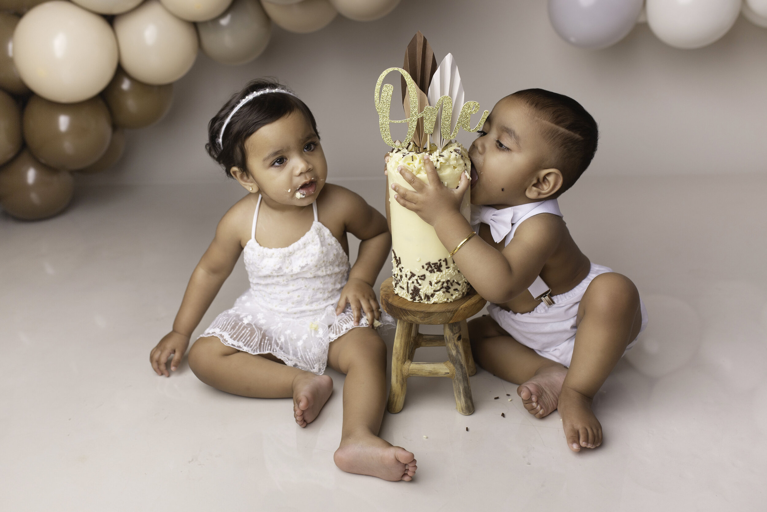 BABY-TWINS-BIRTHDAY-PHOTOSHOOT-CAKE-SMASH-LEA-COOPER-PHOTOGRAPHY-WILLENHALL-WOLVERHAMPTON-23.jpg