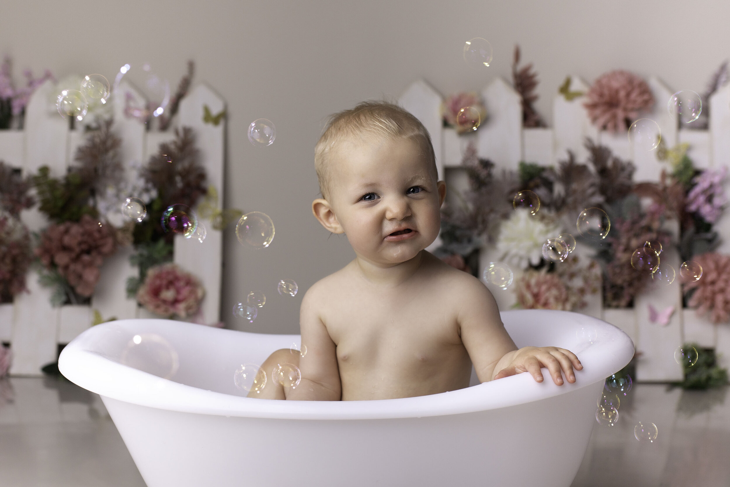 LILLY-CAKE-SMASH-PHOTOSHOOT-1ST-BIRTHDAY-CAKESMASH-PHOTOGRAPHER-WILLENHALL-WOLVERHAMPTON-25.jpg