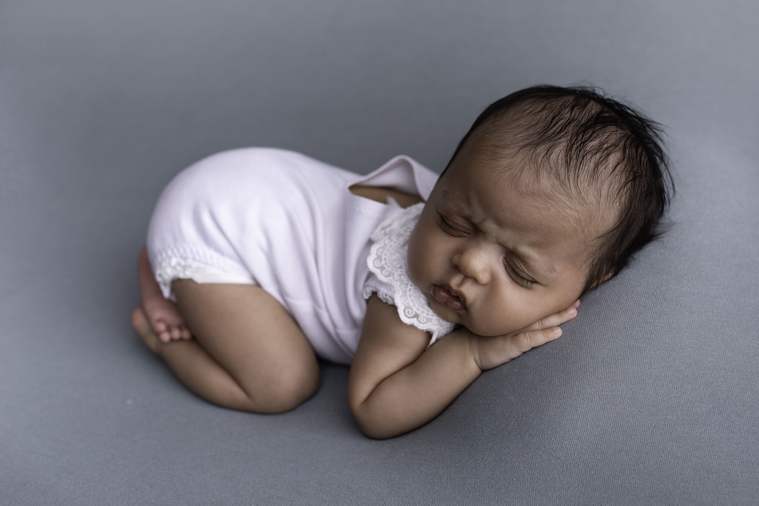 ARNEET-NEWBORN-PHOTOSHOOT-NEWBORN-PHOTOGRAPHER-BIRMINGHAM-BABY-PHOTOGRAPHY-WOLVERHAMPTON-LEA-COOPER-PHOTOGRAPHY-UK20.jpg