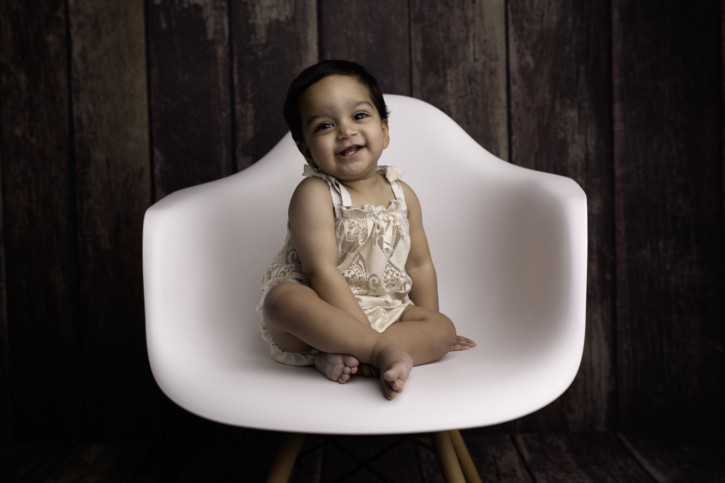 Amaira-cake-smash-photoshoot-wolverhampton-cake-smash-photographer-birmingham-west-midlands-uk5.jpg