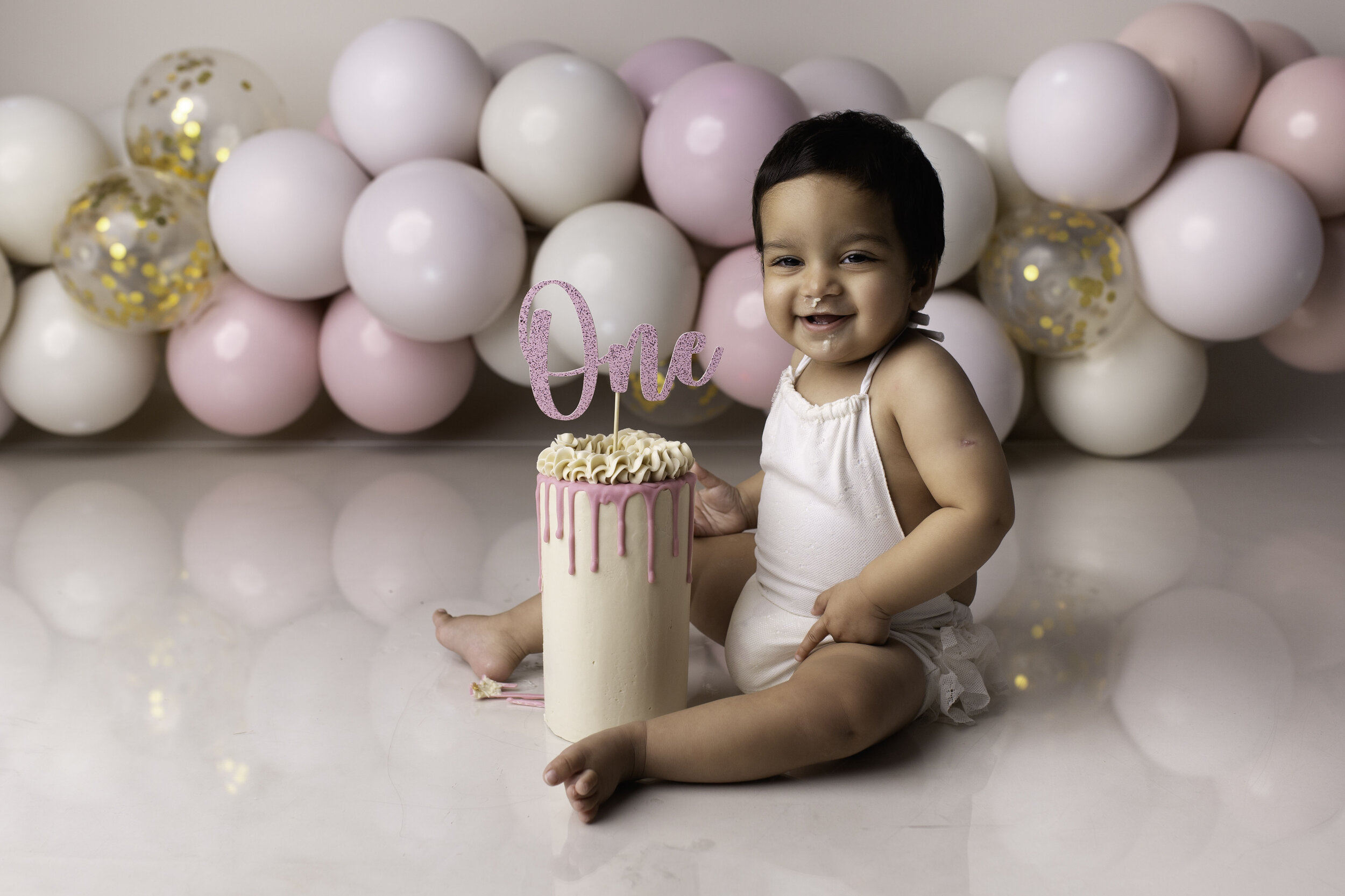 Amaira-cake-smash-photoshoot-wolverhampton-cake-smash-photographer-birmingham-west-midlands-uk15.jpg