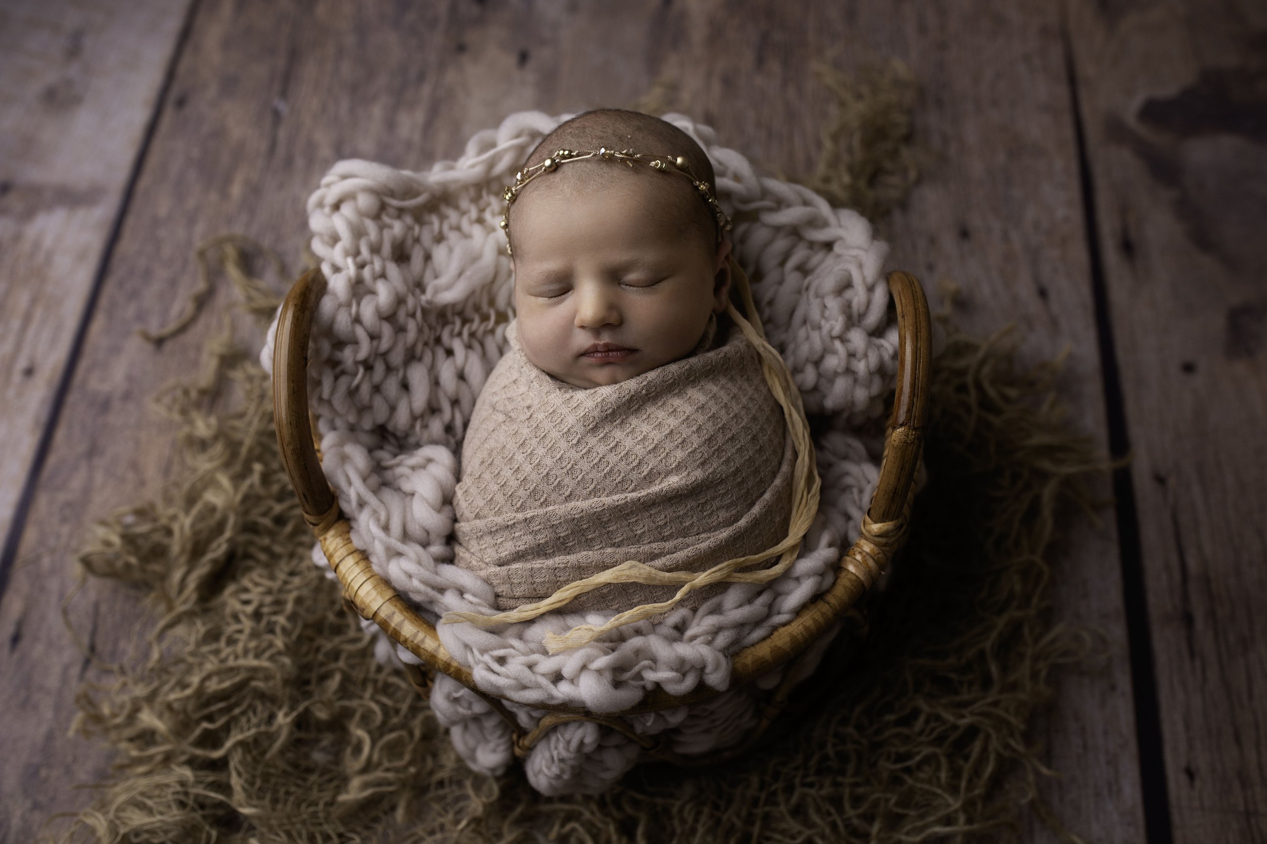 EDITH-NEWBORN-PHOTOSHOOT-WOLVERHAMPTON-BABY-PHOTOGRAPHY-BIRMINGHAM-LEA-COOPER-PHOTOGRAPHY-WILLENHALL-UK13.jpg