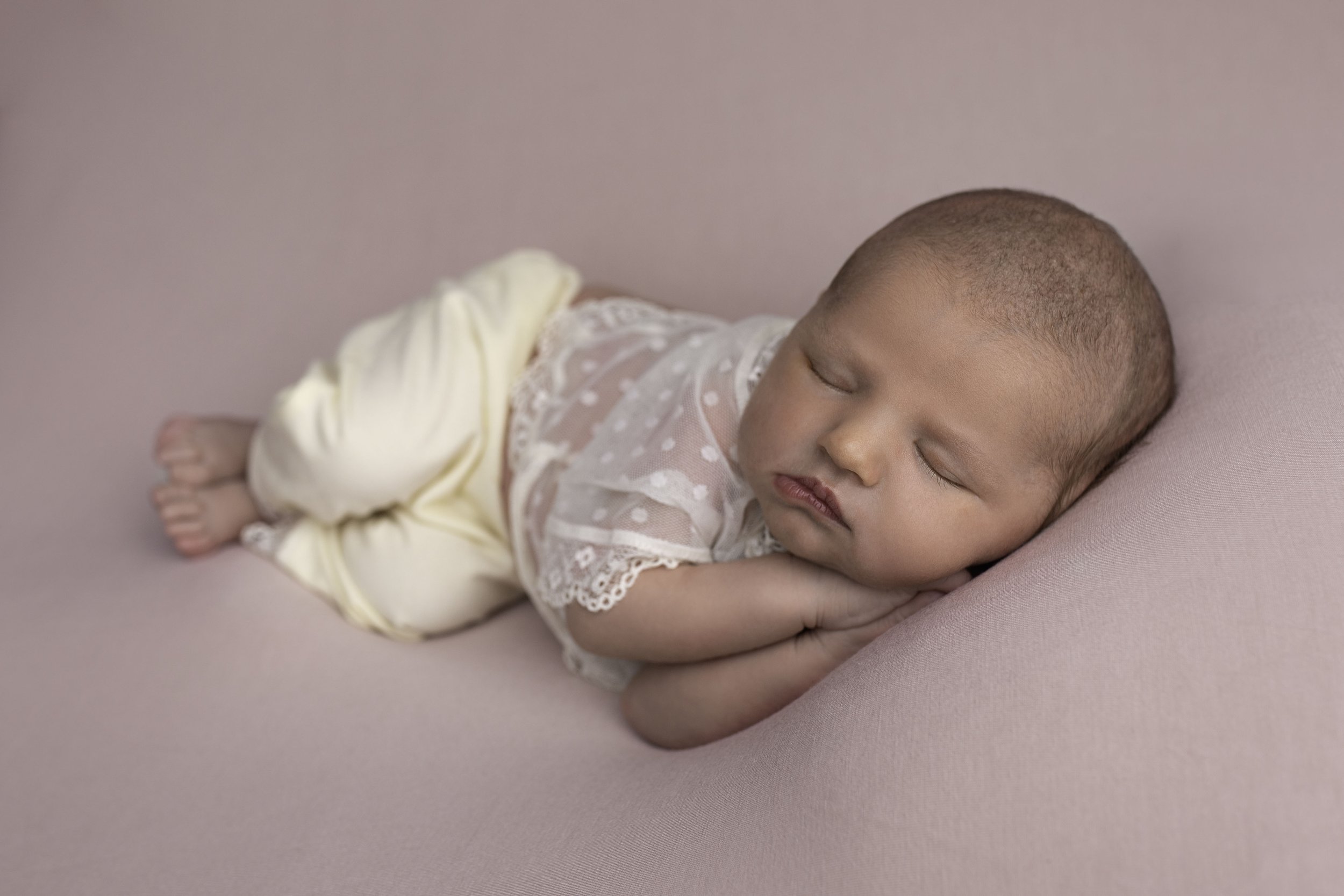 EDITH-NEWBORN-PHOTOSHOOT-WOLVERHAMPTON-BABY-PHOTOGRAPHY-BIRMINGHAM-LEA-COOPER-PHOTOGRAPHY-WILLENHALL-UK21.jpg