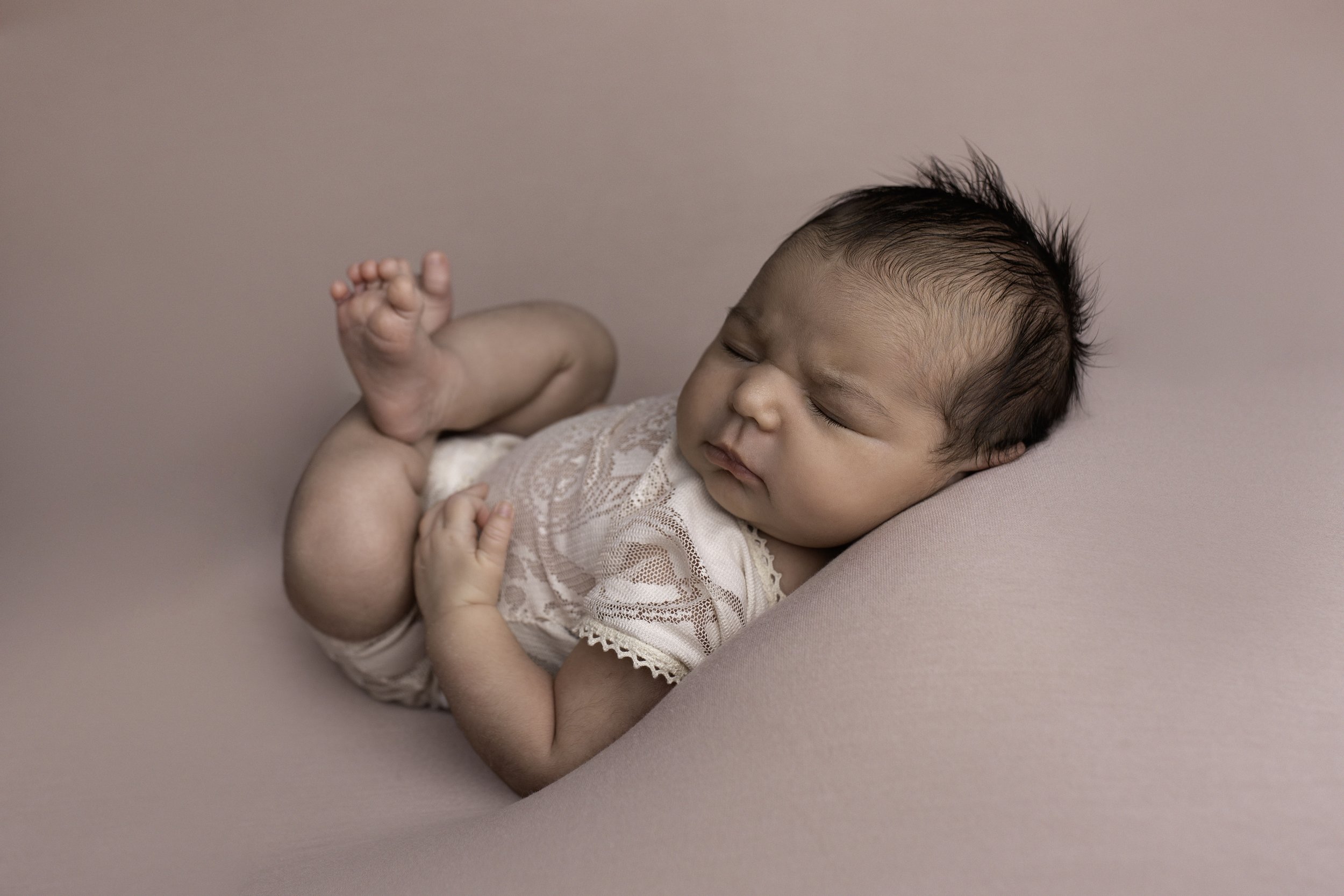 MILLIE-NEWBORN-PHOTOSHOOT-WOLVERHAMPTON-BABY-PHOTOGRAPHY-BIRMINGHAM-WEST-MIDLANDS-LEA-COOPER-PHOTOGRAPHY-UK23.jpg