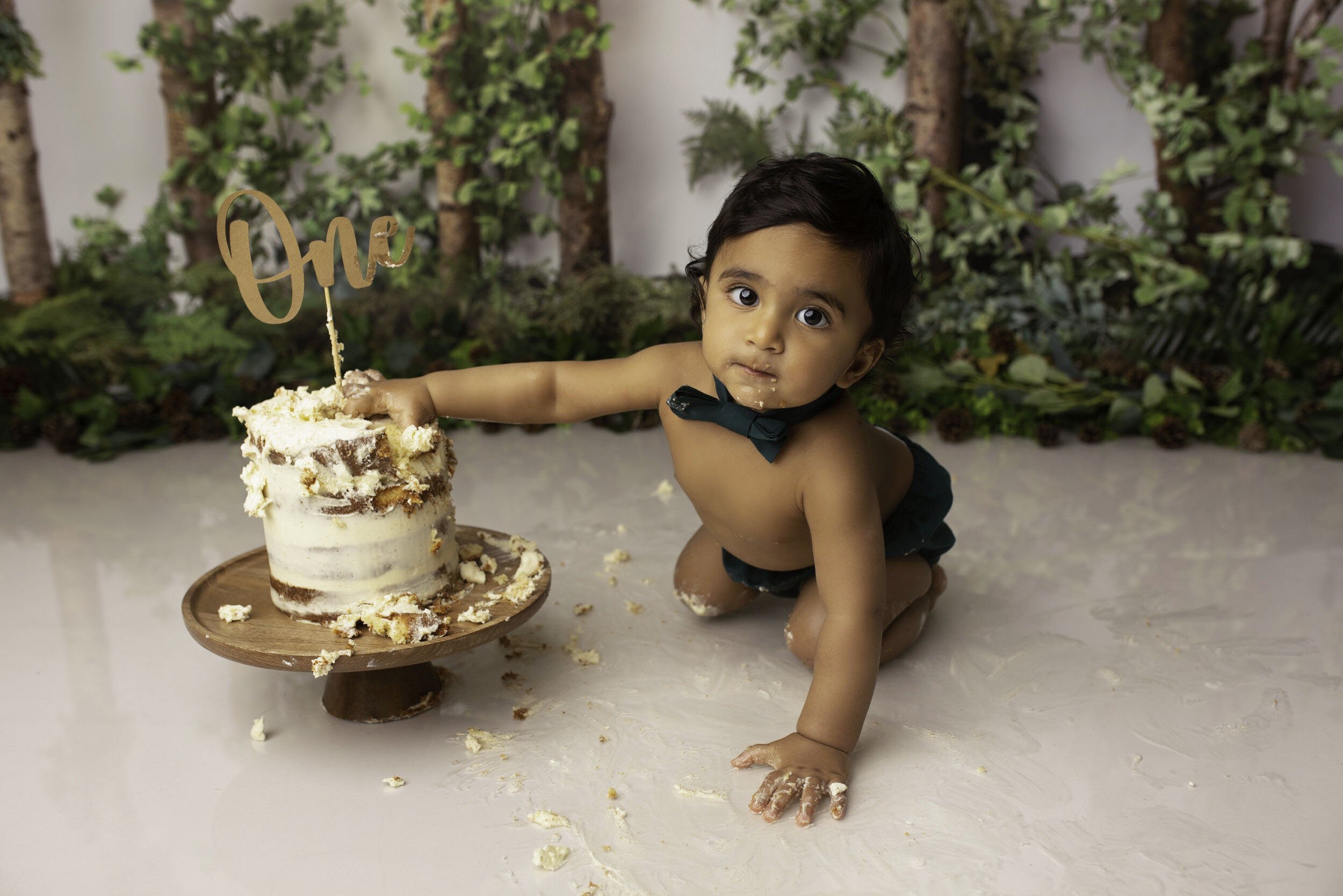 MYLES-CAKE-SMASH-1ST-BIRTHDAY-PHOTOSHOOT-LEA-COOPER-PHOTOGRAPHY-WILLENHALL-WOLVERHAMPTON-CHILD-PHOTOGRAPHER-23.jpeg