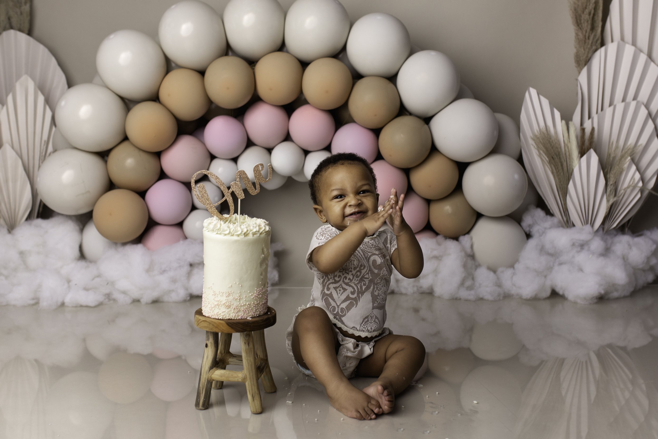 NEVAEH-CAKE-SMASH-PHOTOSHOOT-BIRMINGHAM-CAKE-SMASH-PHOTOGRAPHER-WOLVERHAMPTON-LEA-COOPER-PHOTOGRAPHY-10.jpg