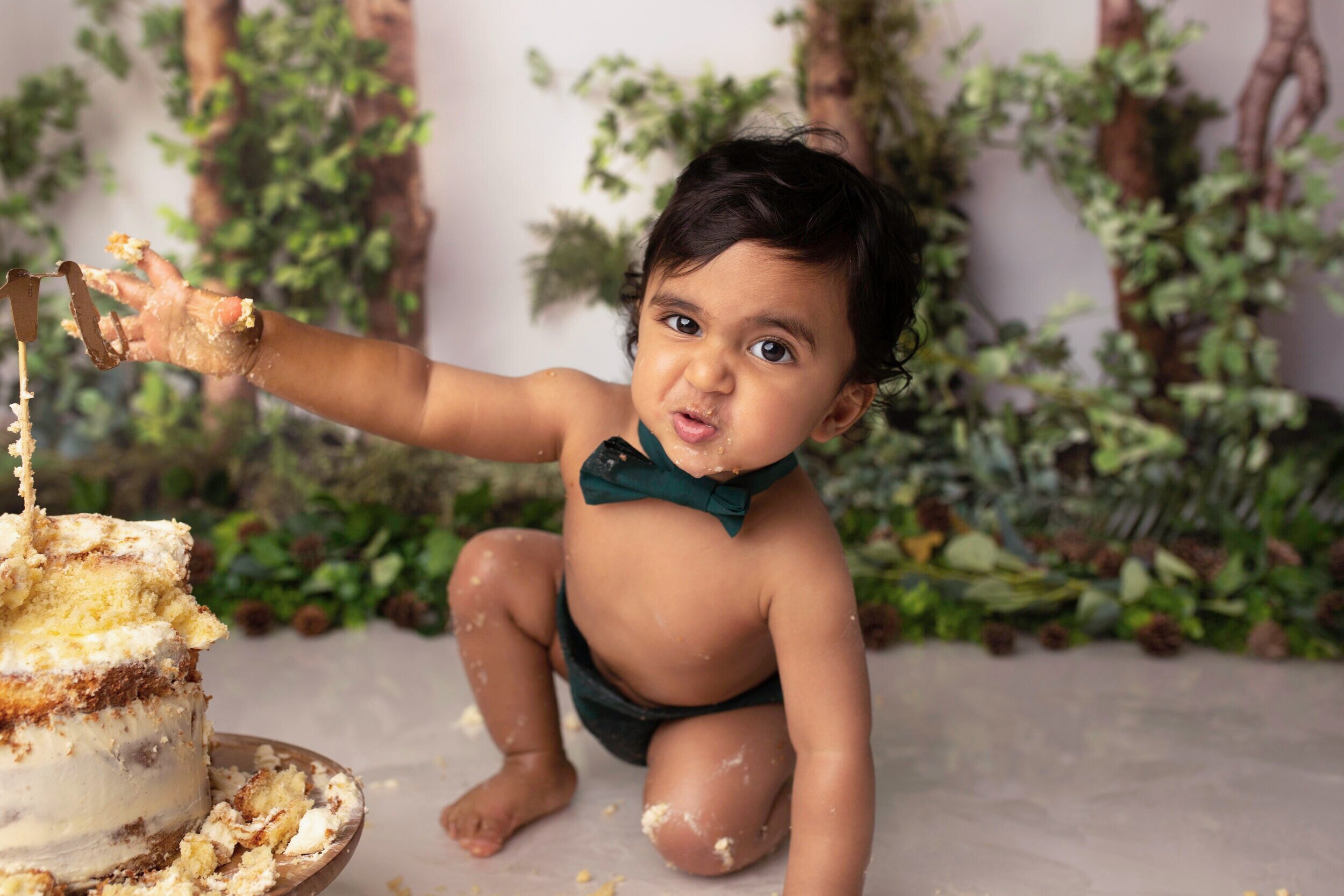 MYLES-CAKE-SMASH-1ST-BIRTHDAY-PHOTOSHOOT-LEA-COOPER-PHOTOGRAPHY-WILLENHALL-WOLVERHAMPTON-CHILD-PHOTOGRAPHER-27.jpeg