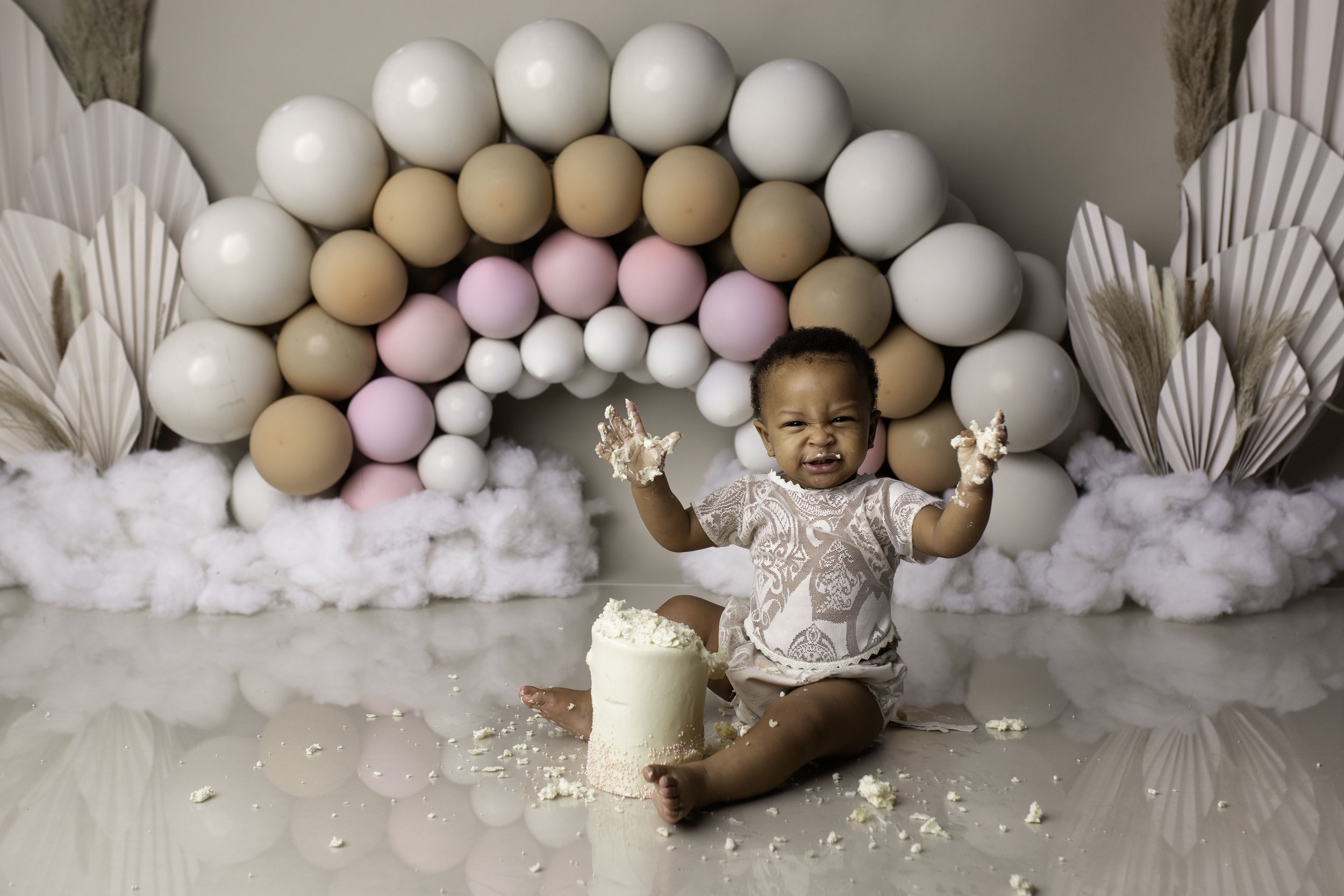 NEVAEH-CAKE-SMASH-PHOTOSHOOT-BIRMINGHAM-CAKE-SMASH-PHOTOGRAPHER-WOLVERHAMPTON-LEA-COOPER-PHOTOGRAPHY-20.jpg