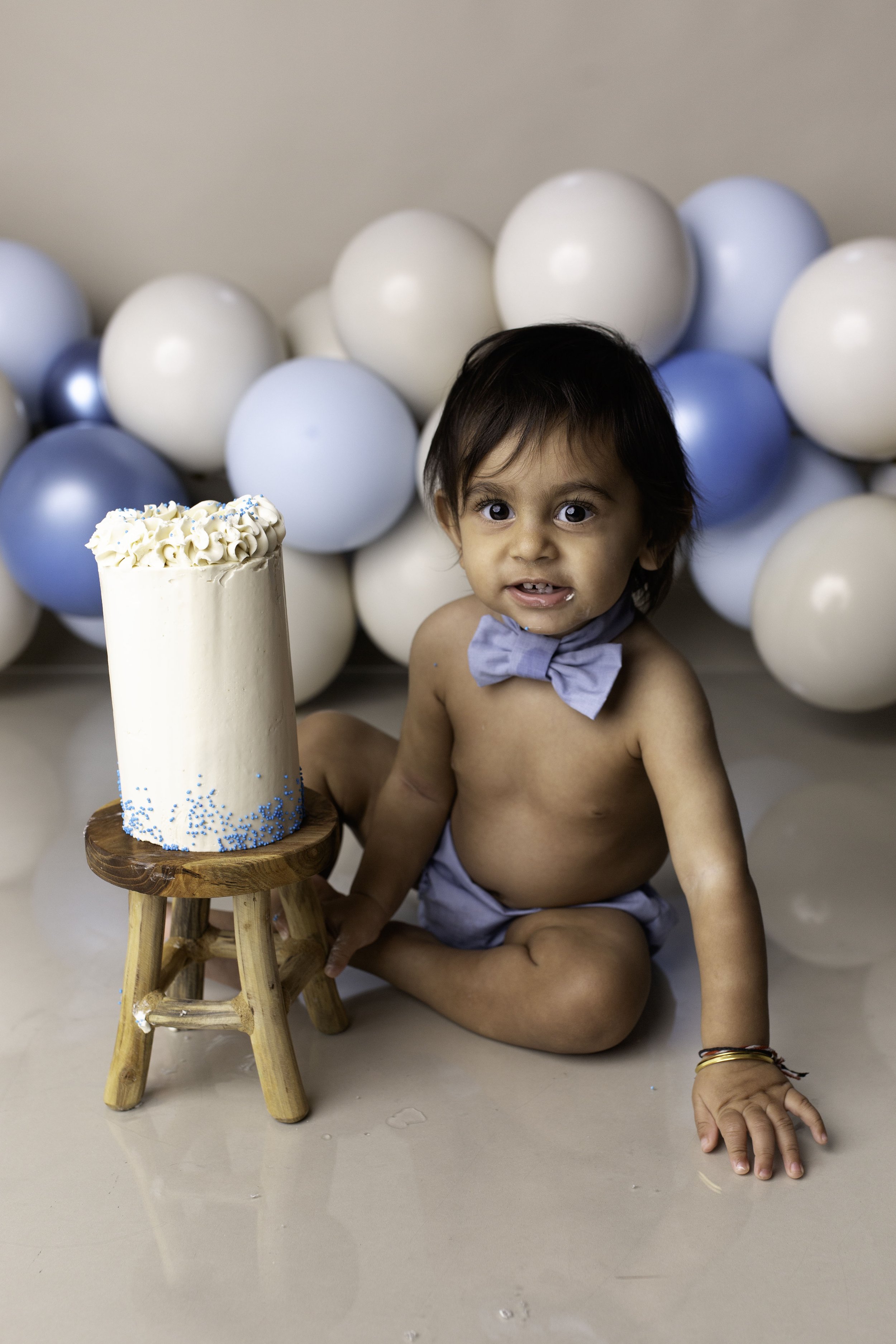 amar-CAKESMASH-PHOTOSHOOT-WOLVERHAMPTON-CAKE-SMASH-PHOTOGRAPHY-BIRMINGHAM-LEA-COOPER-PHOTOGRAPHY-WILLENHALL-UK10.jpg