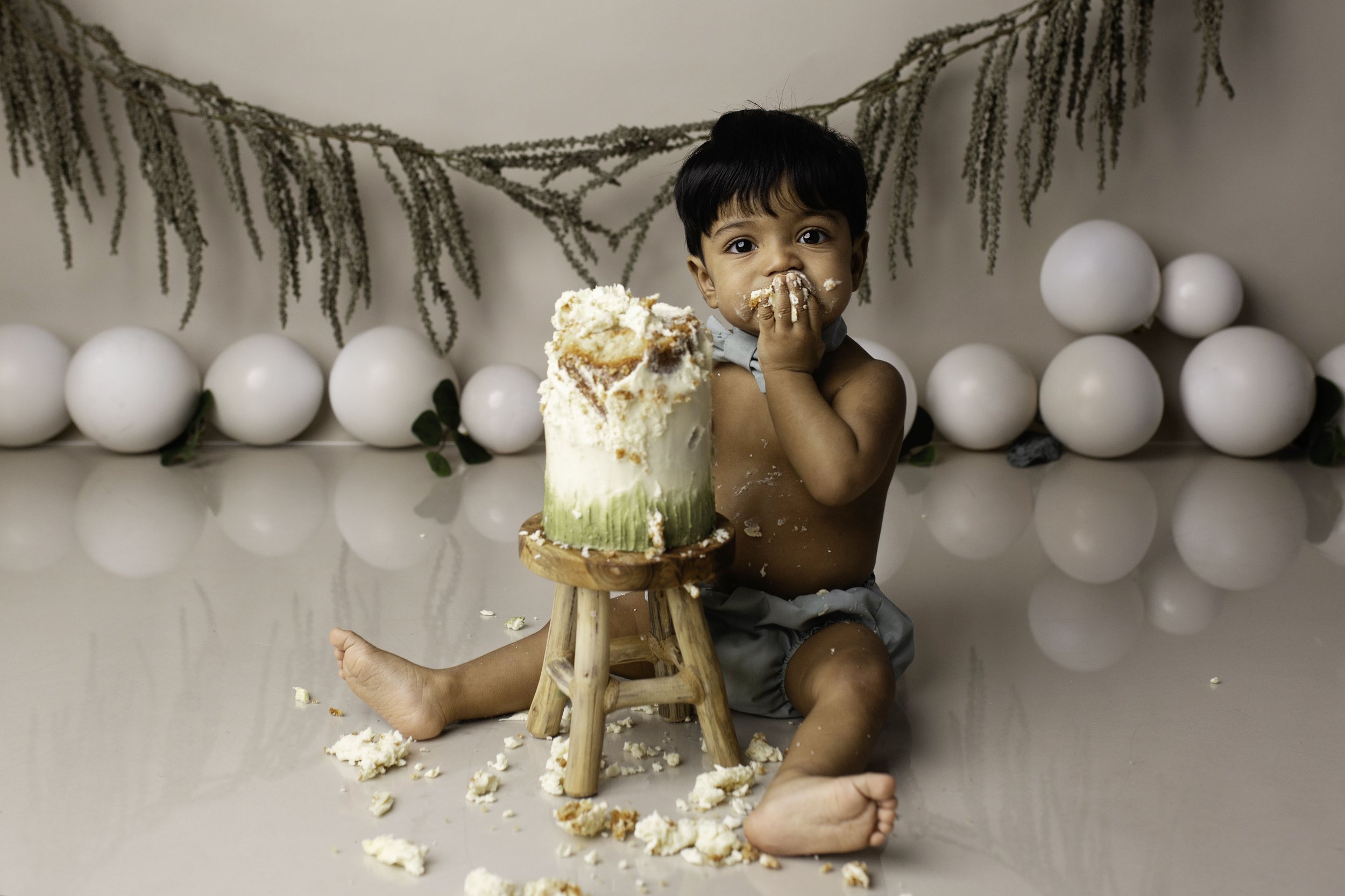 AYDIN-CAKE-SMASH-PHOTOSHOOT-WOLVERHAMPTON-CAKESMASH-PHOTOGRAPHY-BIRMINGHAM-LEA-COOPER-PHOTOGRAPHY-WILLENHALL-UK15.jpg