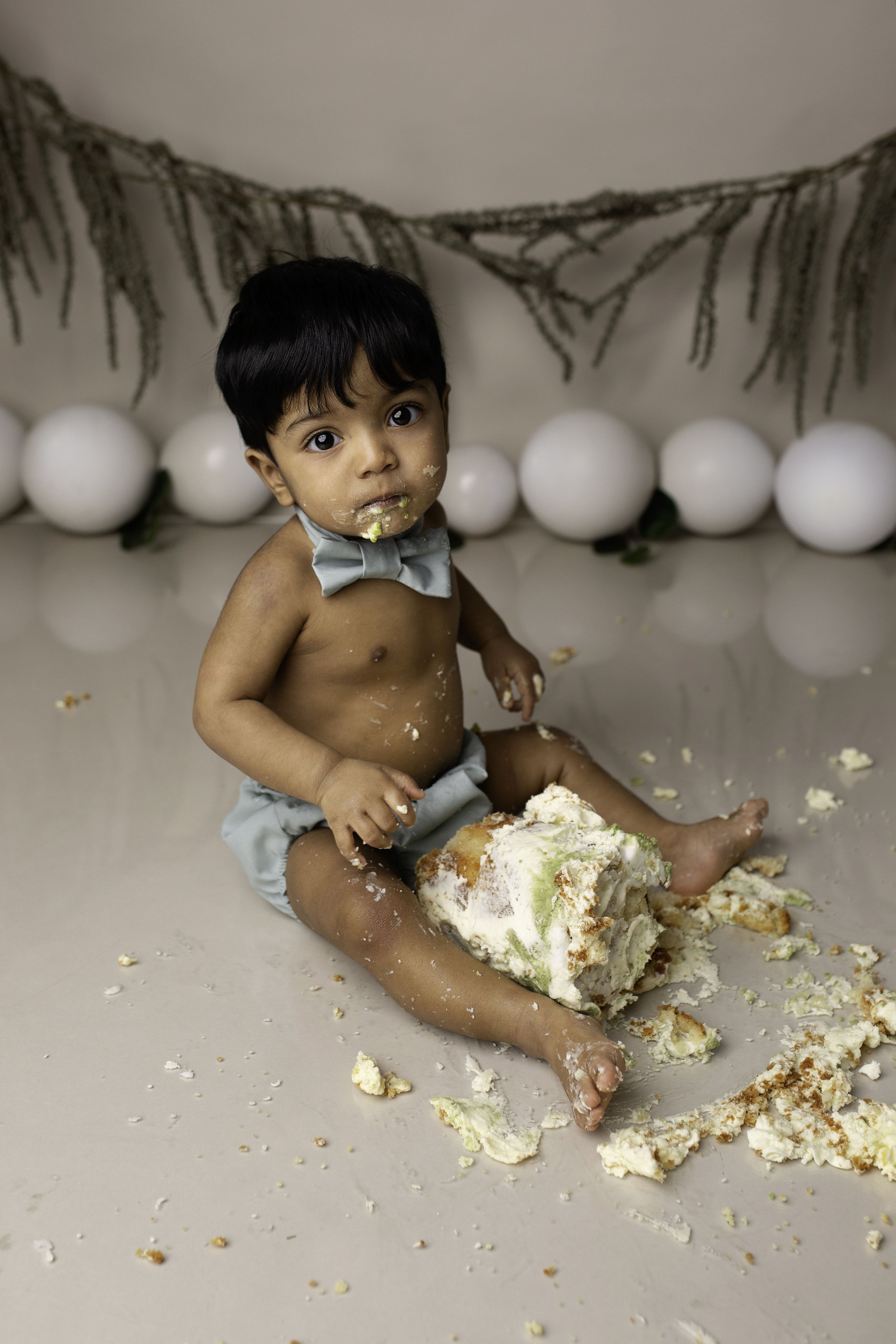 AYDIN-CAKE-SMASH-PHOTOSHOOT-WOLVERHAMPTON-CAKESMASH-PHOTOGRAPHY-BIRMINGHAM-LEA-COOPER-PHOTOGRAPHY-WILLENHALL-UK22.jpg