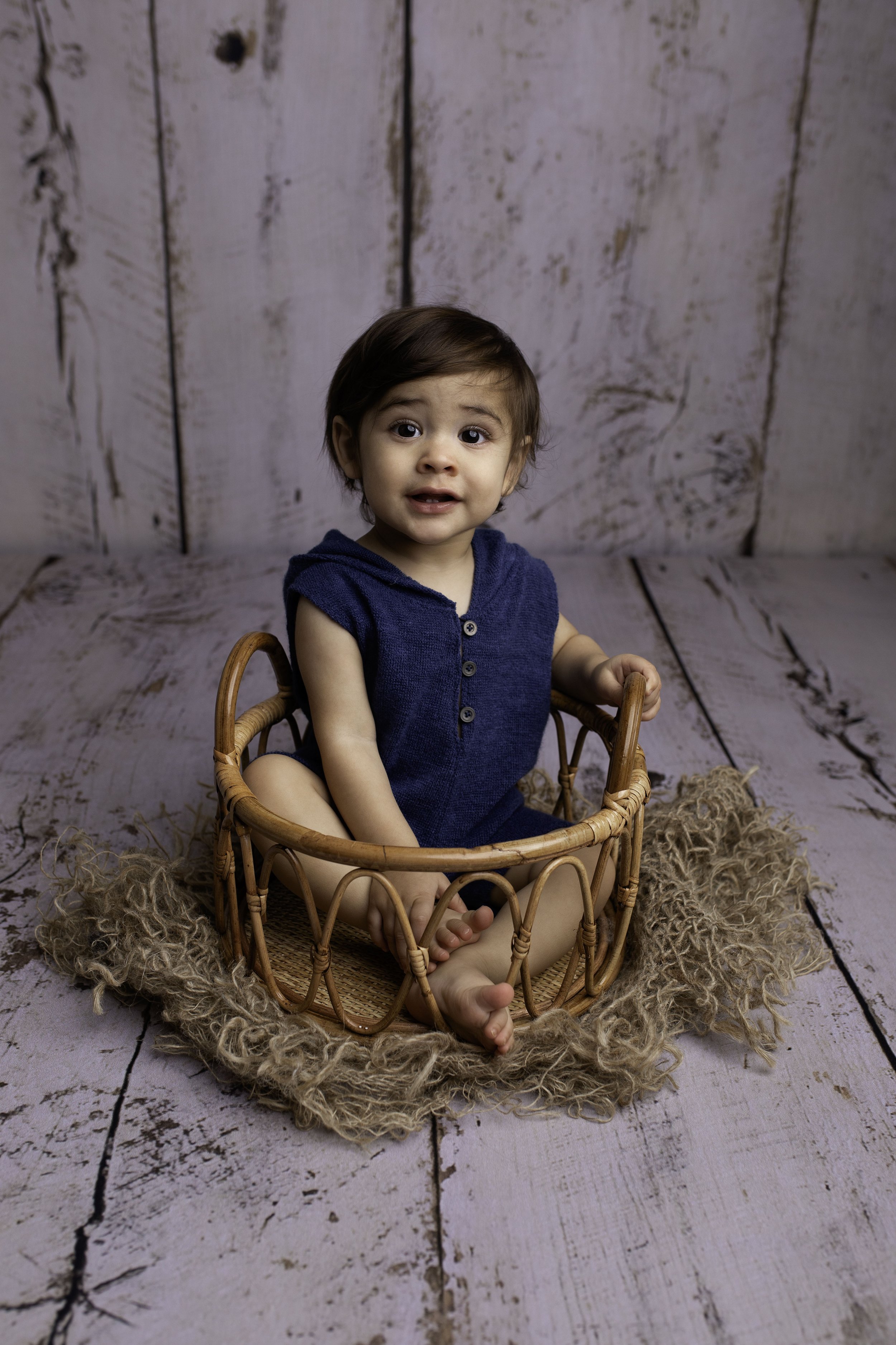 NOAH-CAKE-SMASH-PHOTOSHOOT-BIRMINGHAM-CAKE-SMASH-PHOTOGRAPHER-WOLVERHAMPTON-LEA-COOPER-PHOTOGRAPHY-9.jpg