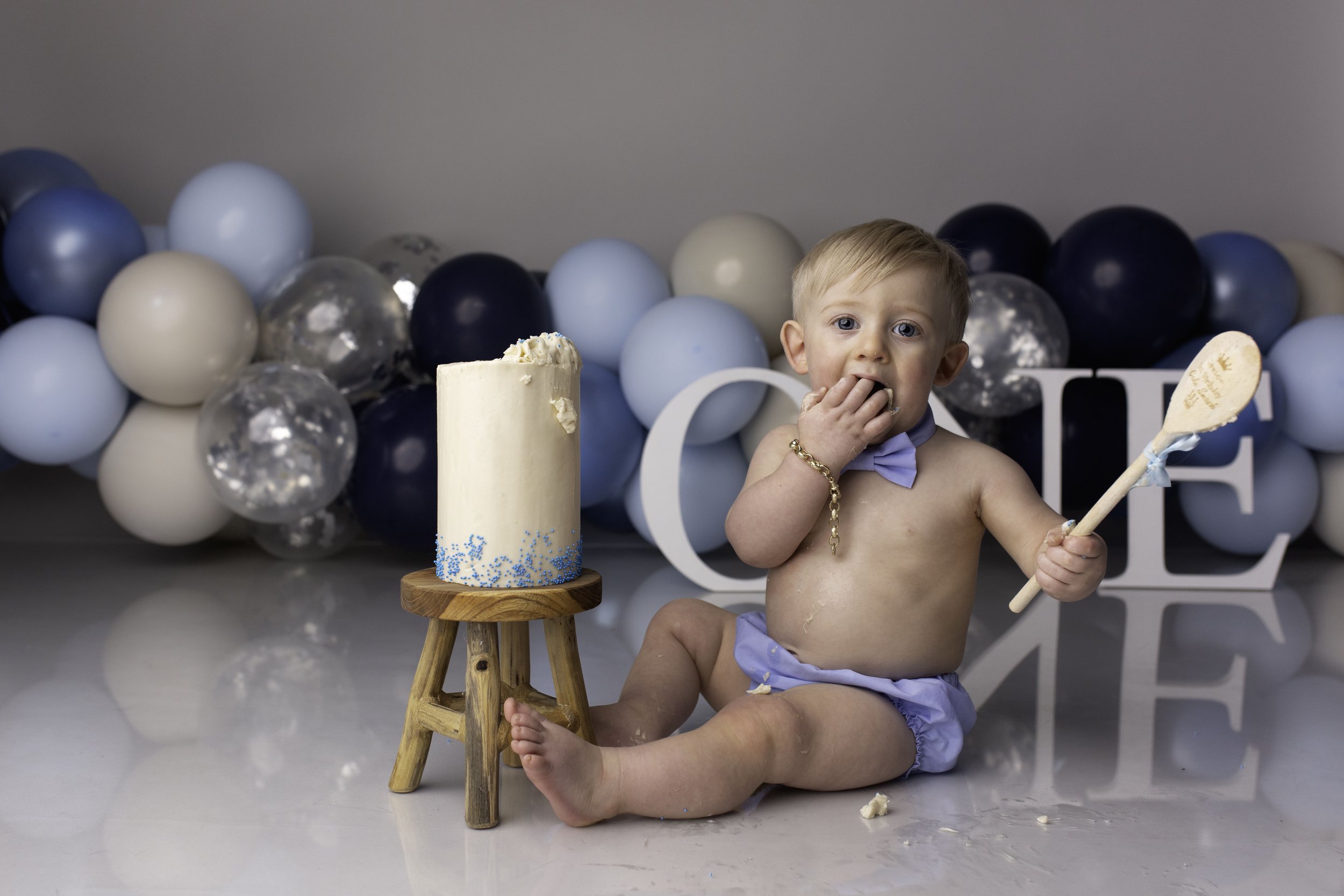 JENSON-CAKE-SMASH-PHOTOSHOOT-WOLVERHAMPTON-CAKE-SMASH-PHOTOGRAPHER-BIRMINGHAM-LEA-COOPER-PHOTOGRAPHY-WILLENHALL-UK17.jpg