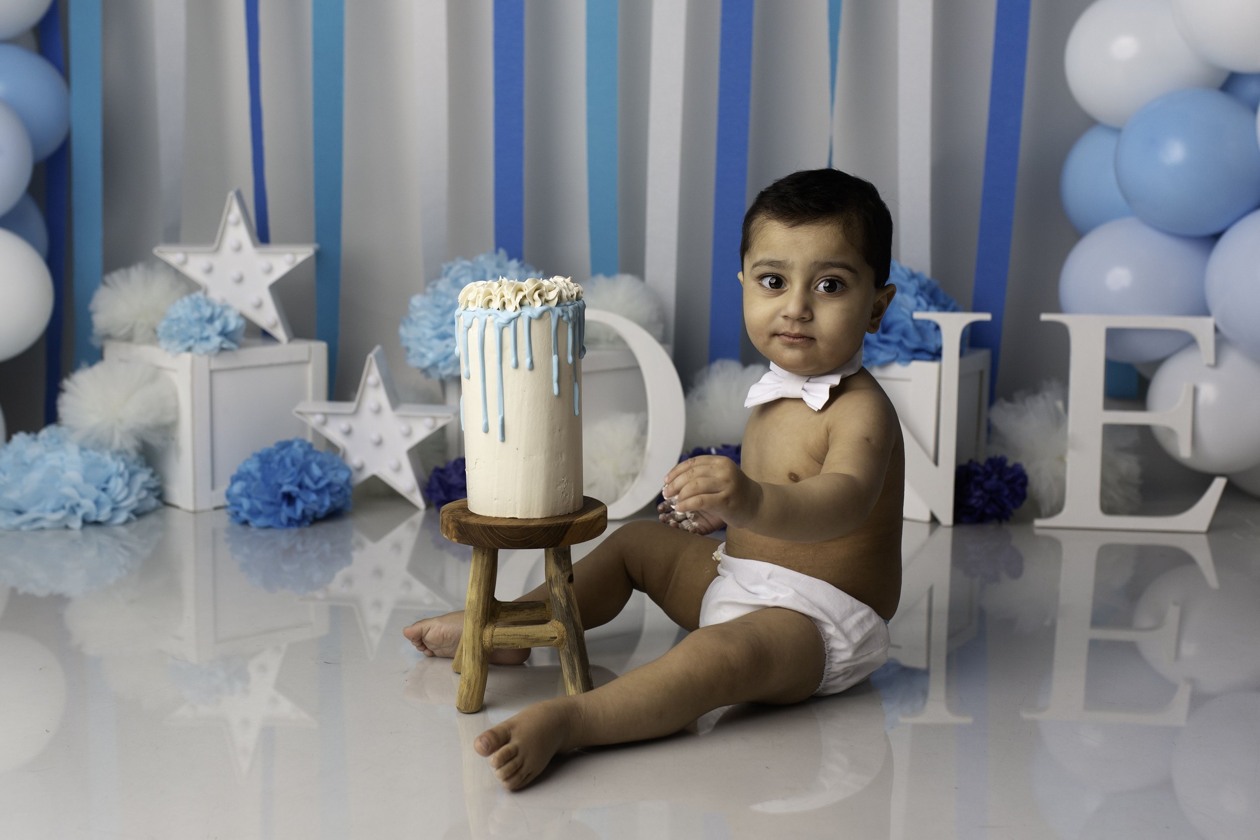 Gurtaj-CAKE-SMASH-PHOTOSHOOT-BIRMINGHAM-BIRTHDAY-PHOTOGRAPHY-WOLVERHAMPTON-LEA-COOPER-PHOTOGRAPHY-WILLENHALL-UK13.jpg