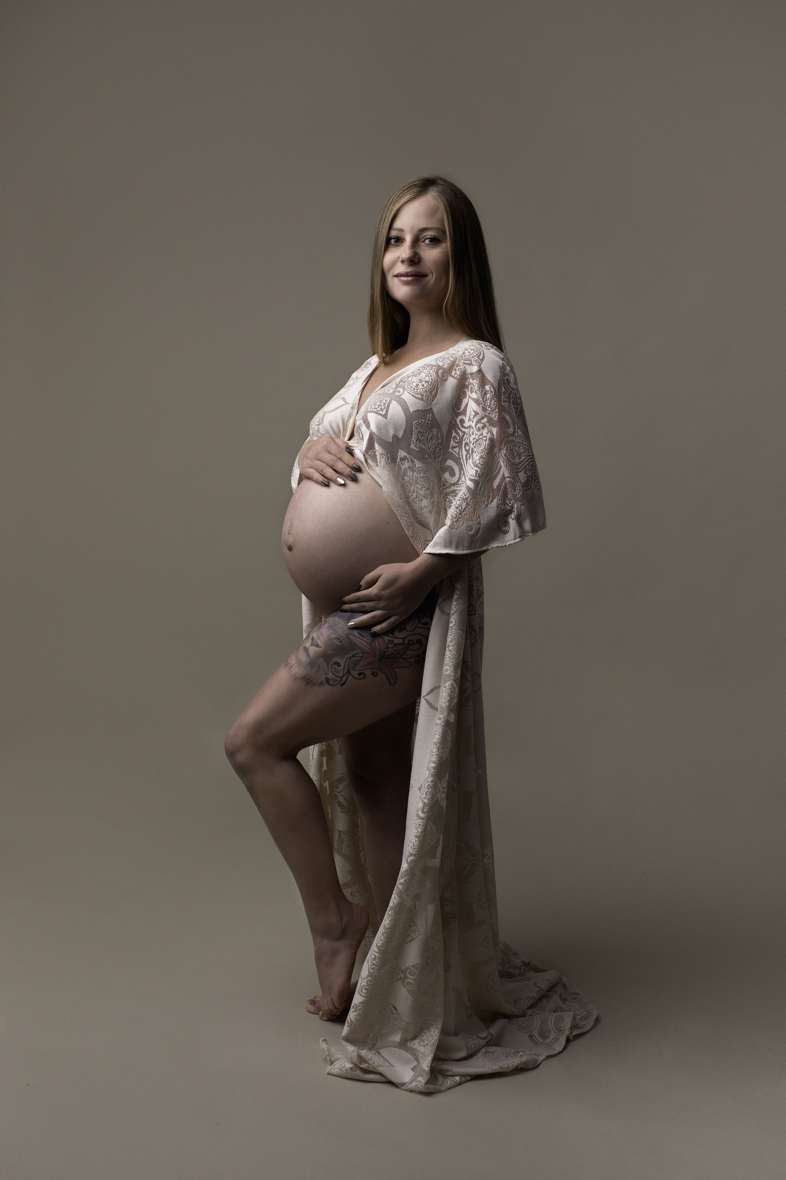 FIONA-MATERNITY-PHOTOSHOOT-WOLVERHAMPTON-PREGNANCY-PHOTOGRAPHY-BIRMINGHAM-WEST-MIDLANDS-LEA-COOPER-PHOTOGRAPHY-UK16.jpg