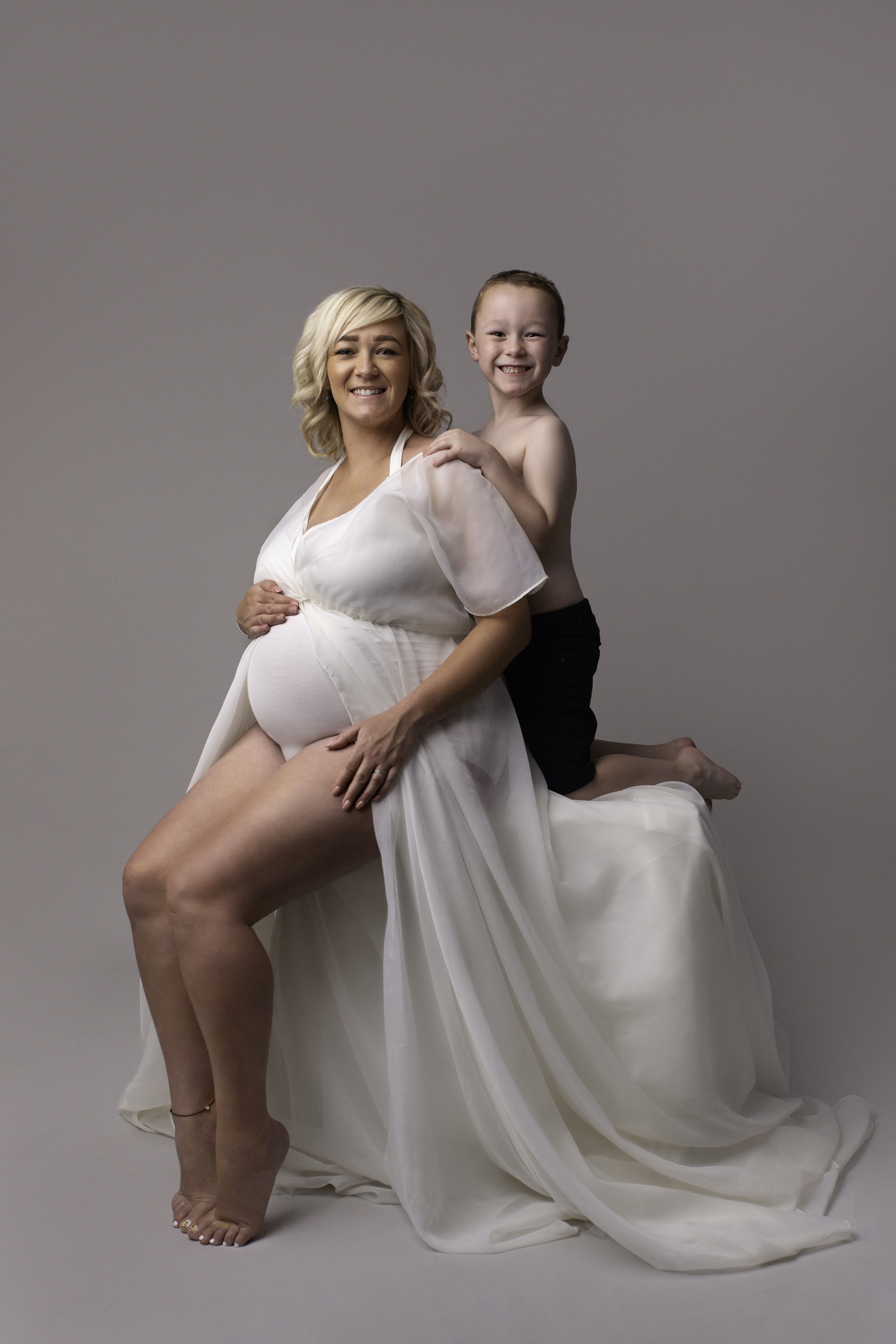 LAUREN-MATERNITY-PHOTOSHOOT-WOLVERHAMPTON-PREGNANCY-PHOTOGRAPHY-BIRMINGHAM-BUMP-SHOOT-WILLENHALL-UK22.jpg