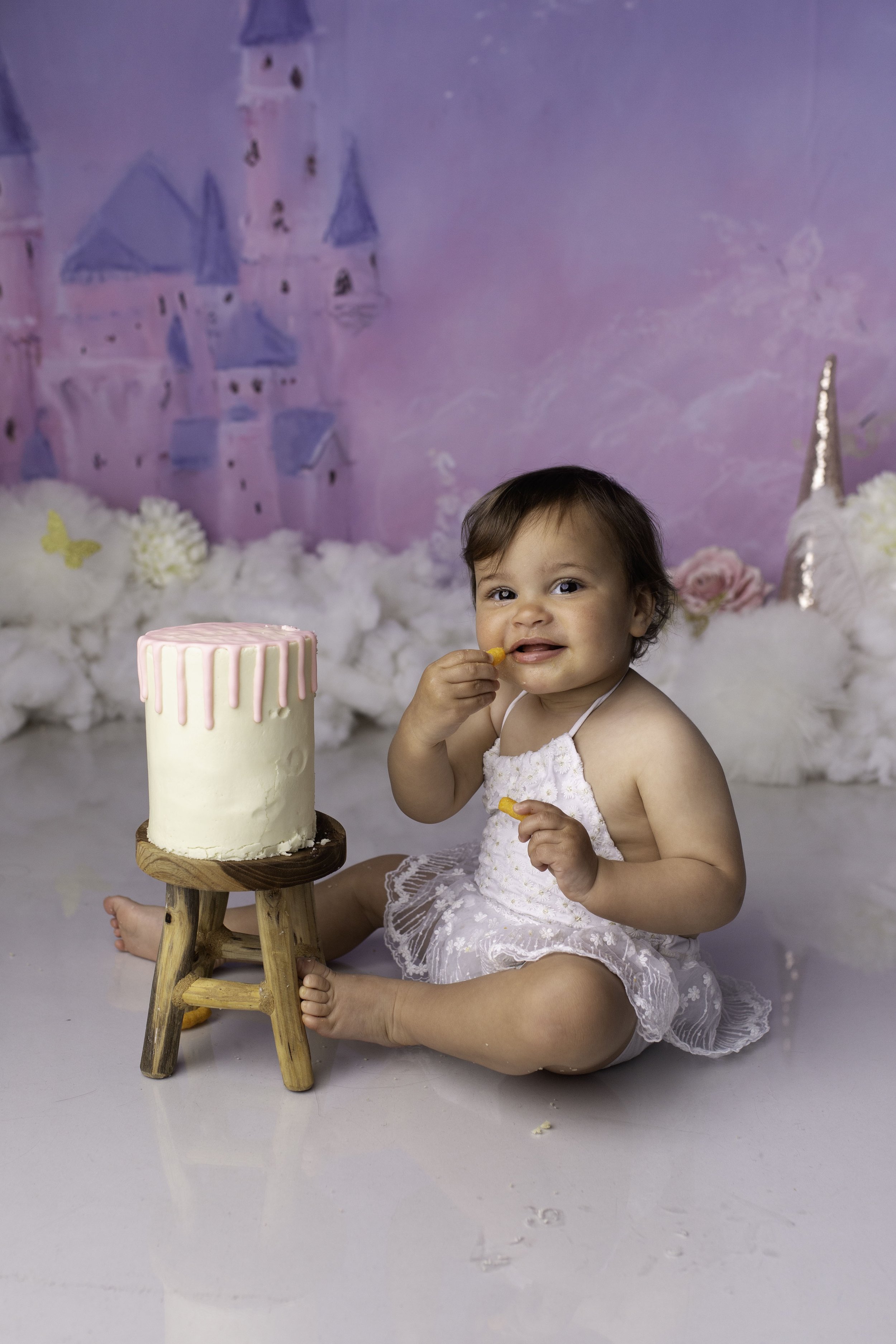 REMI-CAKE-SMASH-PHOTOSHOOT-BIRMINGHAM-CAKE-SMASH-PHOTOGRAPHER-WOLVERHAMPTON-1ST-BIRTHDAY-PHOTOGRAPHER-WILLENHALL-14.jpg