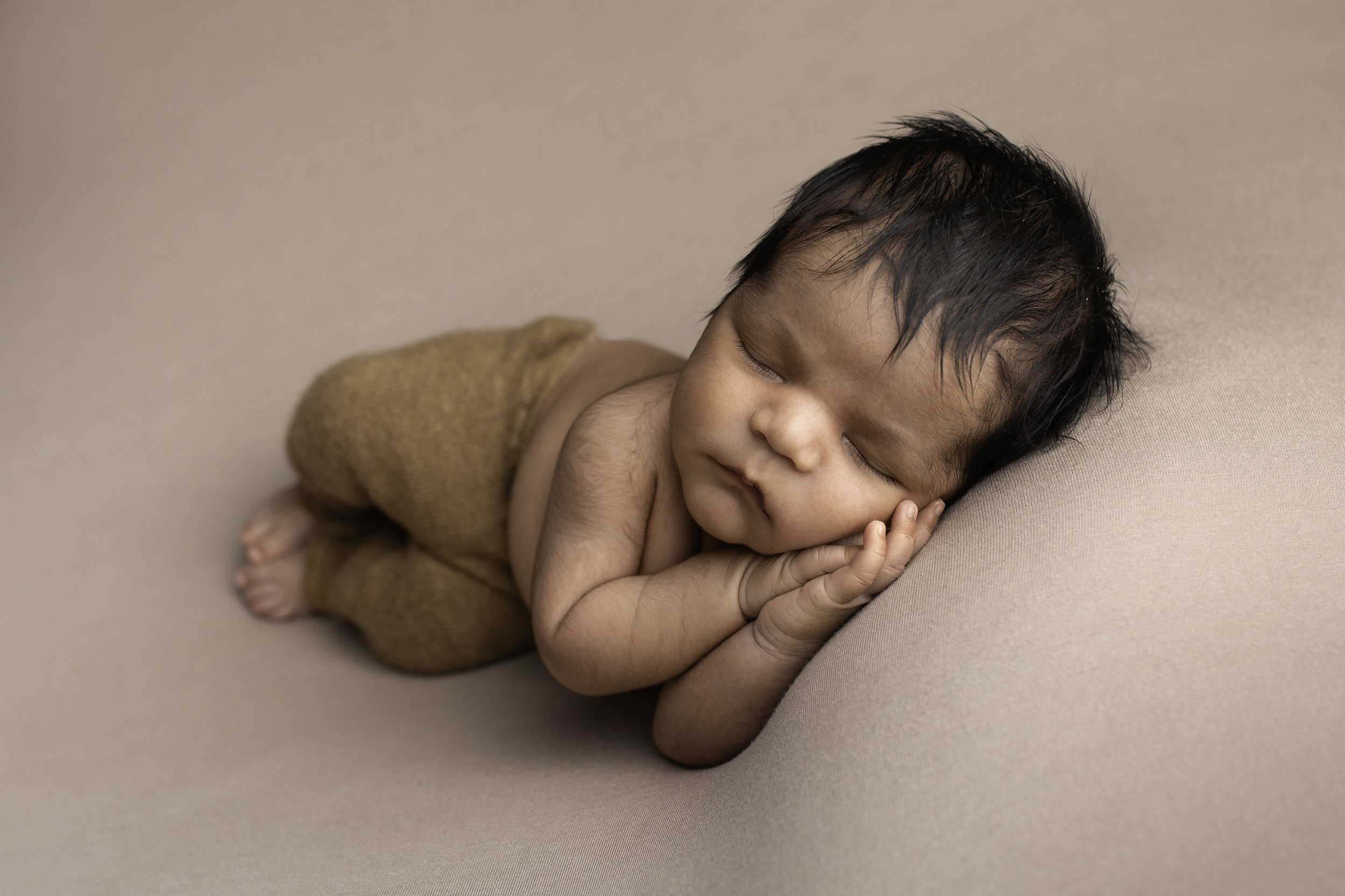 newborn-photoshoot-willenhall-newborn-photoshoot-birmingham-baby-photographer-cannock-baby-photoshoot-birmingham.jpg