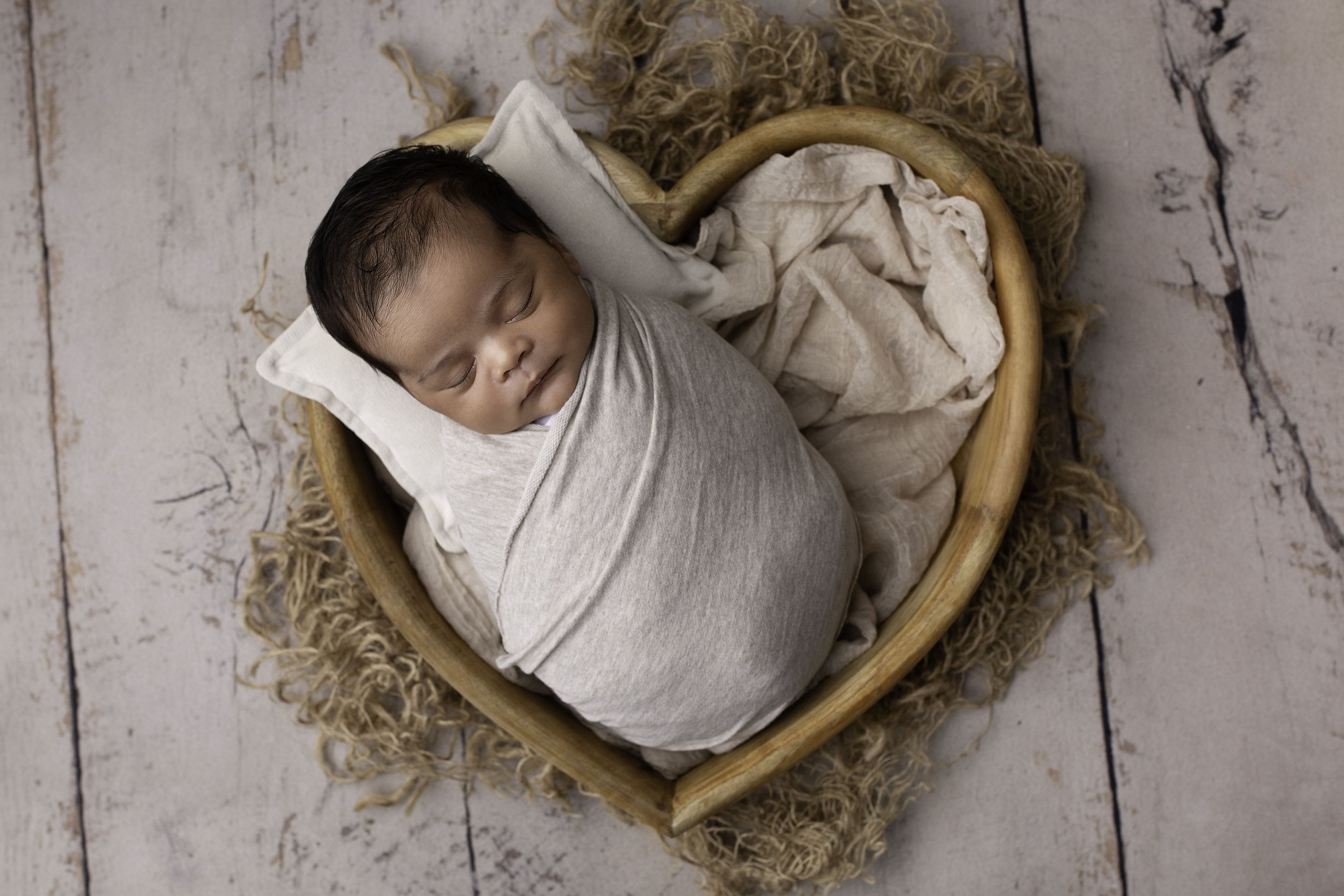 LINC-NEWBORN-PHOTOSHOOT-BIRMINGHAM-NEWBORN-PHOTOGRAPHER-WOLVERHAMPTON-BABY-PHOTOS-WILLENHALL-LEA-COOPER-PHOTOGRAPHY-UK19.jpg