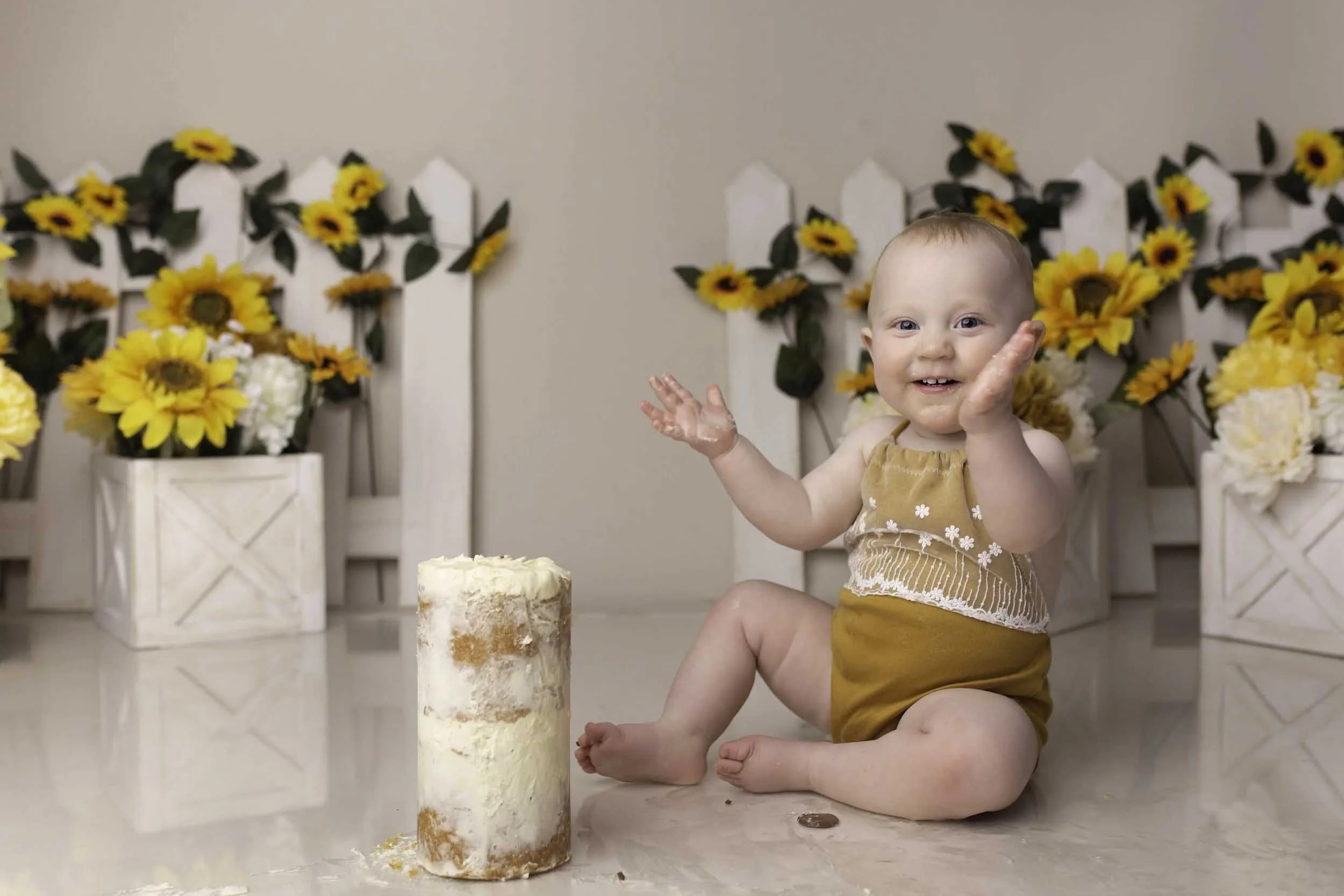 Studio cake smash photoshoot for Birmingham families in the West Midlands