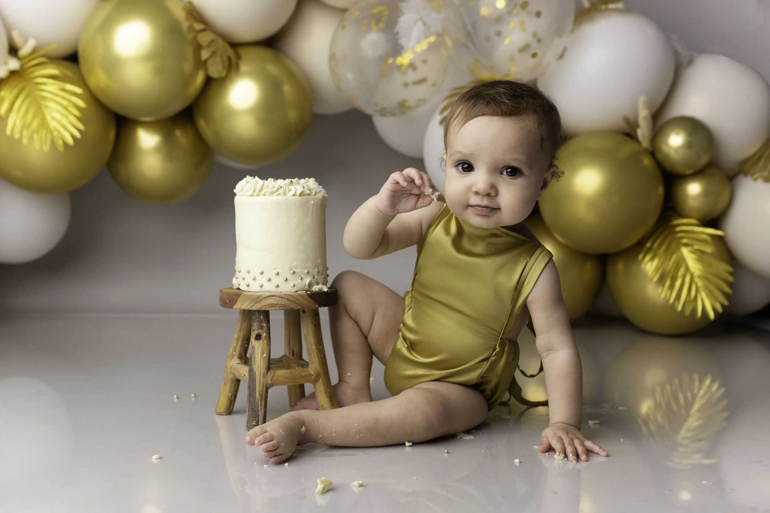Baby cake smash photoshoot celebrating a first birthday near Birmingham