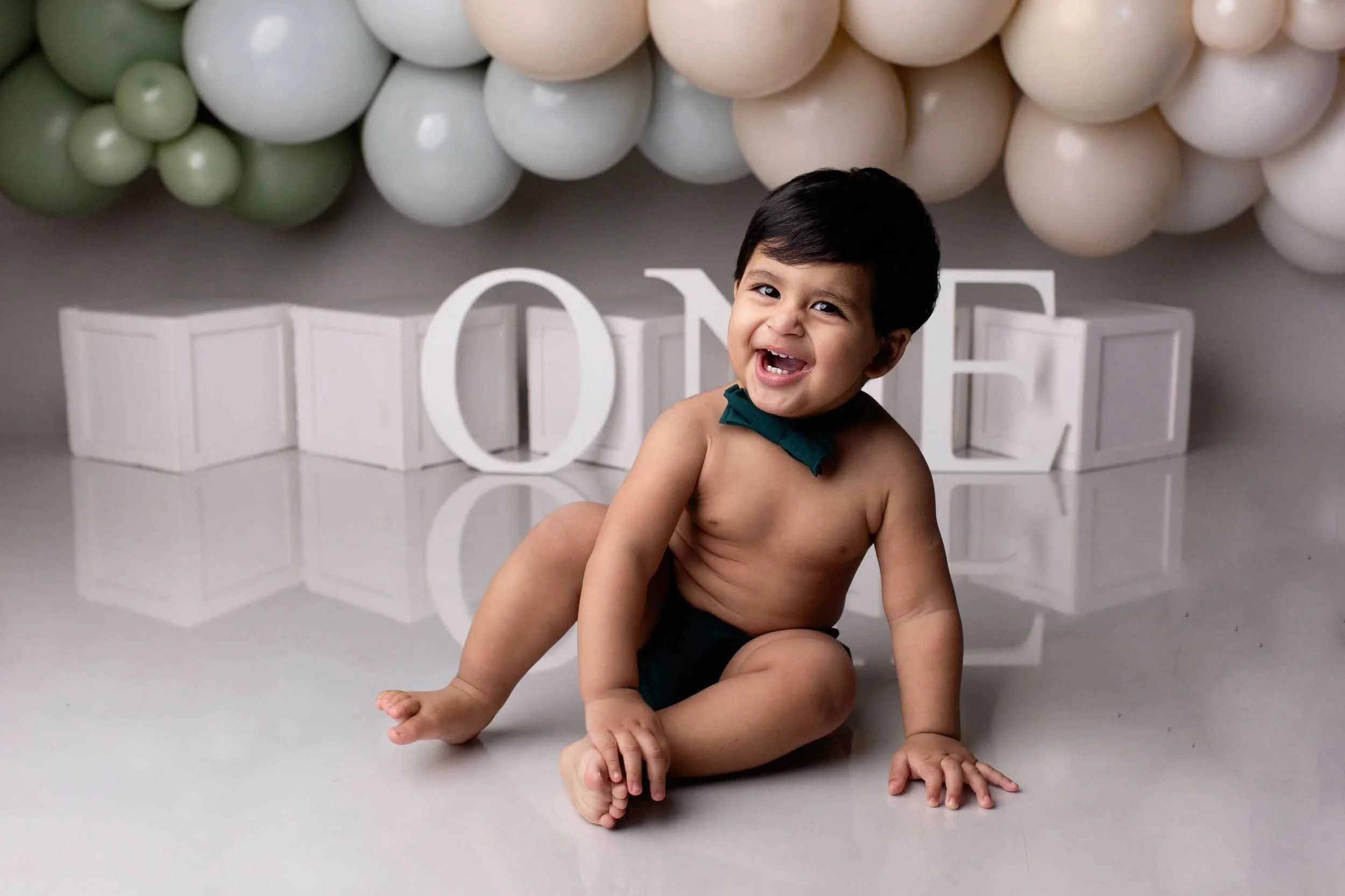 Cake smash photography session for Birmingham families in the West Midlands