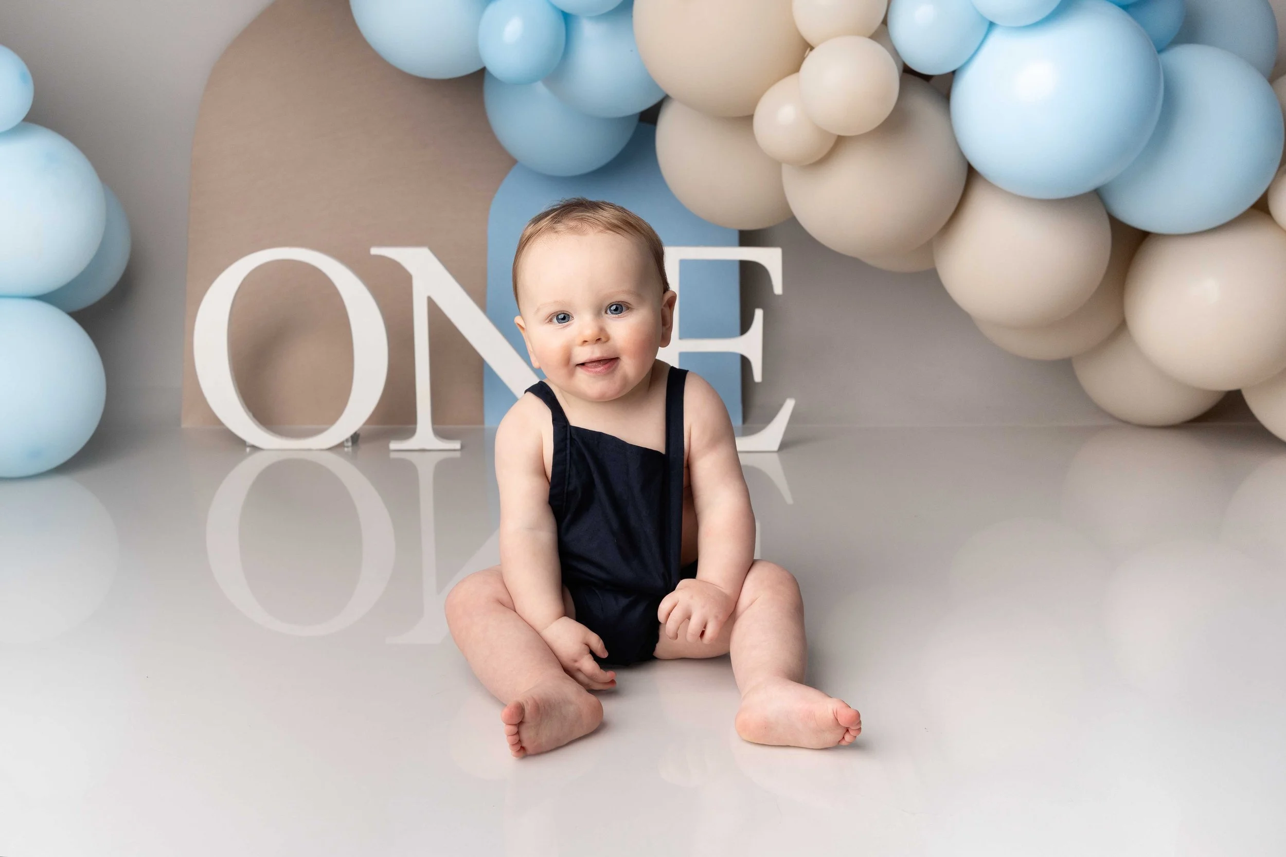 book a cake smash photoshoot west midlands, cake smash photoshoot wolverhampton, cake smash photographer birmingham