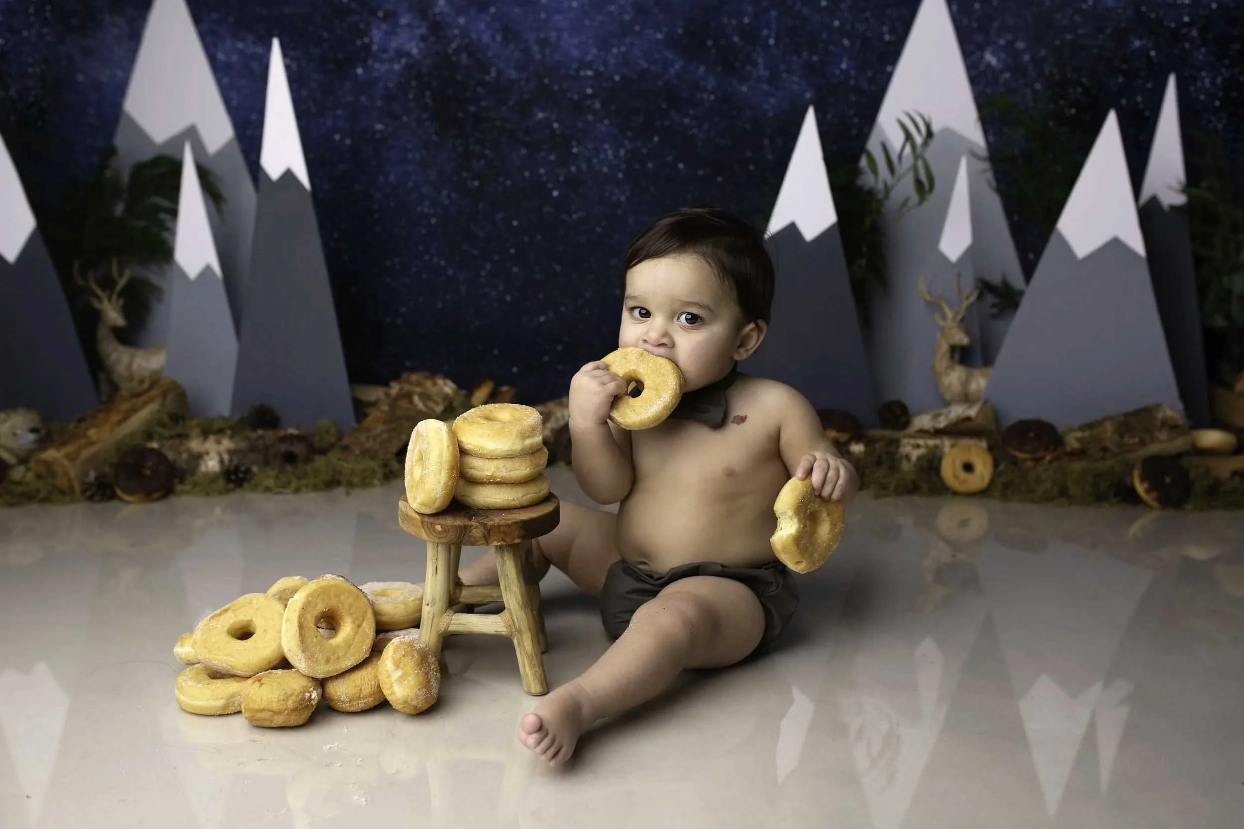 aby cake smash photography session serving families in Wolverhampton