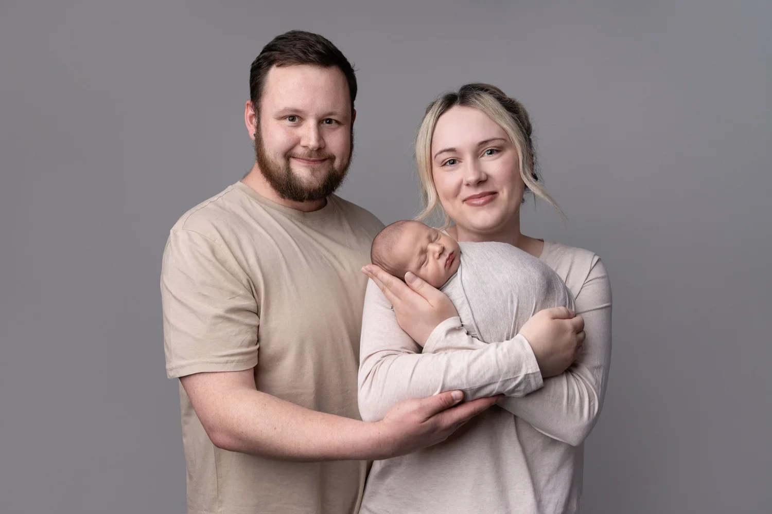 newborn baby with parents family portrait Willenhall newborn photos West Midlands