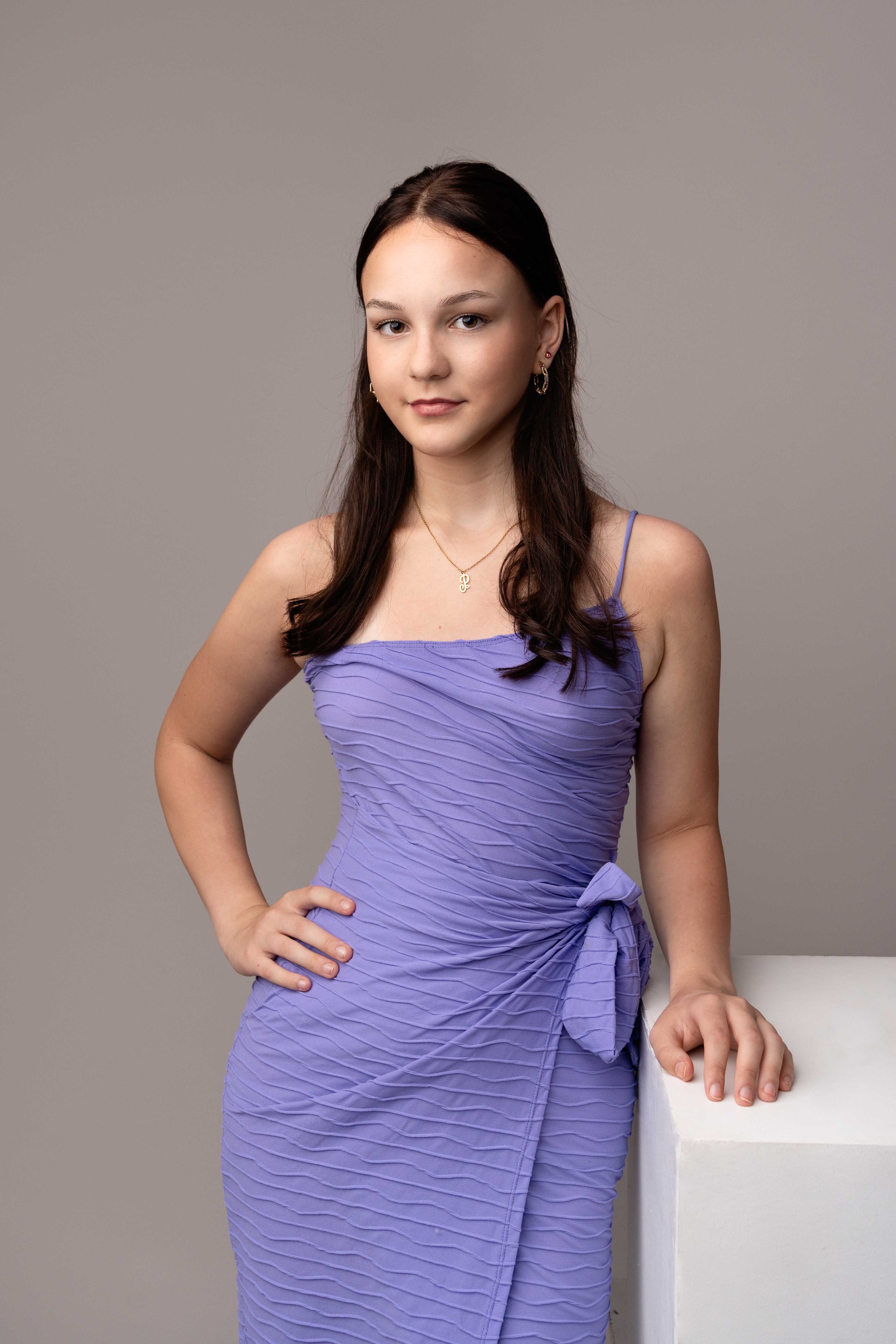 teenager posing during her portrait photoshoot with photographer lea cooper photography - child photographer