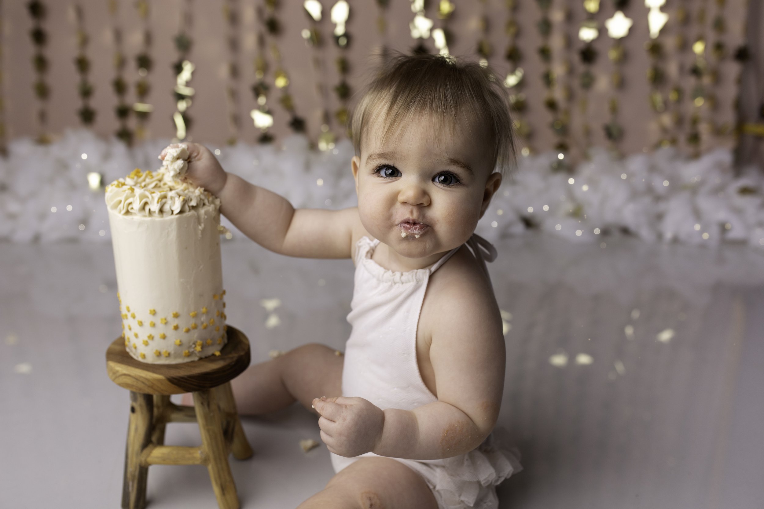 CAKE SMASH PHOTOSHOOT WOLVERHAMPTON, CAKE SMASH PHOTOGRAPHER WOLVERHAMPTON, CAKE SMASH PHOTOGRAPHY WOLVERHAMPTON